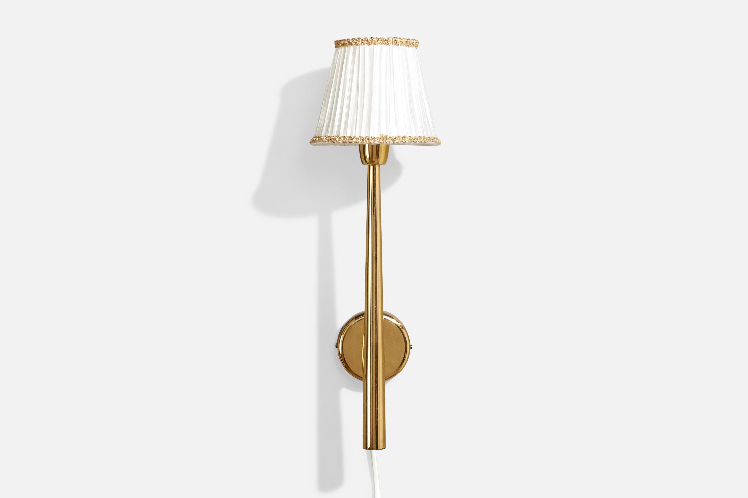 Scandinavo moderno Designer danese, lampada da parete, ottone, tessuto, Danimarca, anni '1950 in vendita