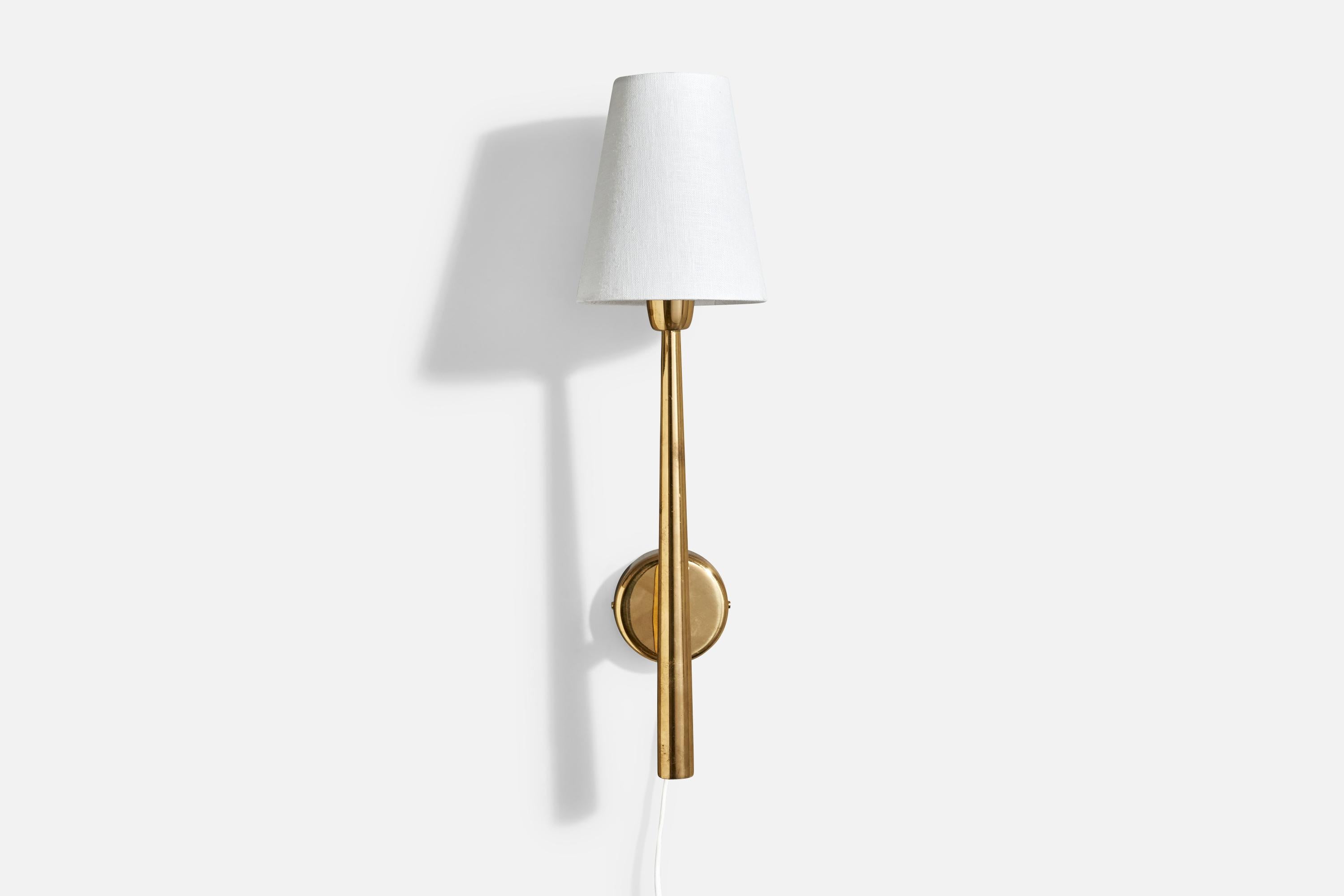 Scandinavo moderno Designer danese, lampada da parete, ottone, tessuto, Danimarca, anni '1950 in vendita