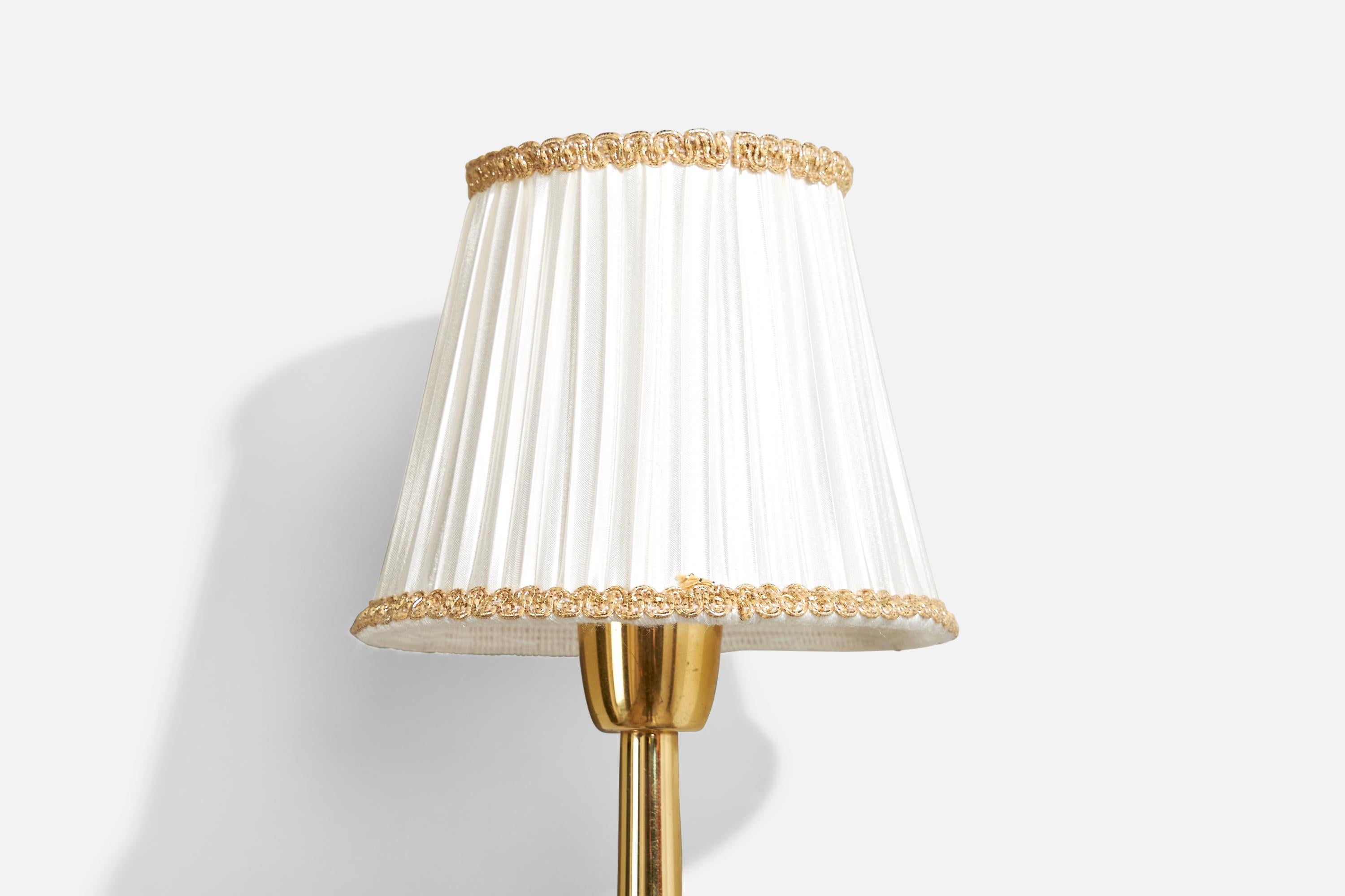 Ottone Designer danese, lampada da parete, ottone, tessuto, Danimarca, anni '1950 in vendita