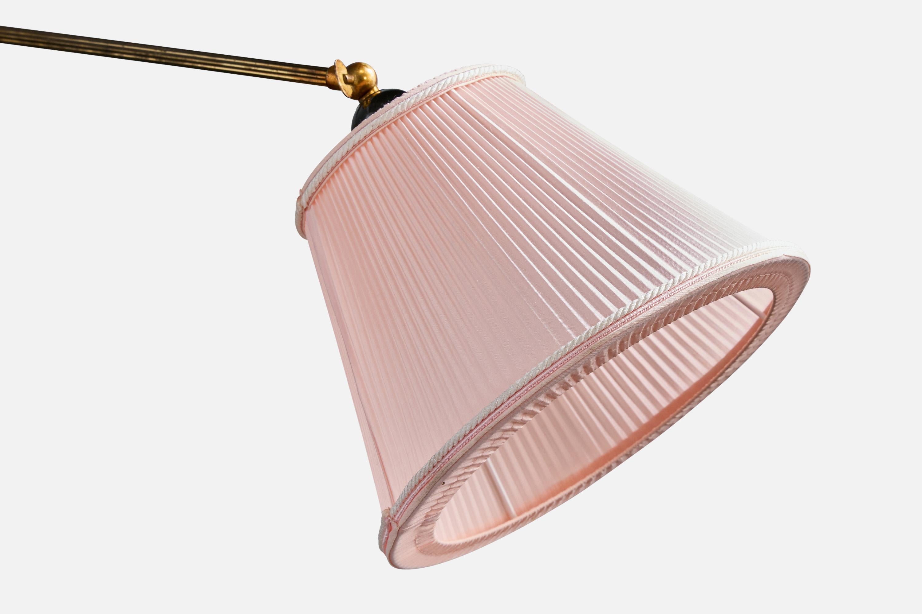 Designer danese, lampada da parete, ottone, tessuto, Danimarca, anni '1950 in vendita 1