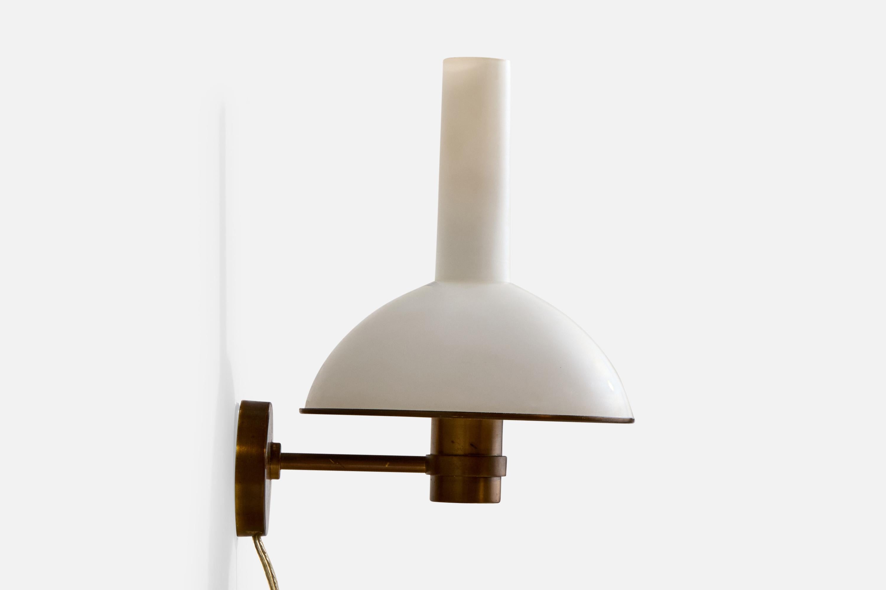 Danish Designer, Wall Light, Brass, Glass, Denmark, 1950s (Dänisch) im Angebot