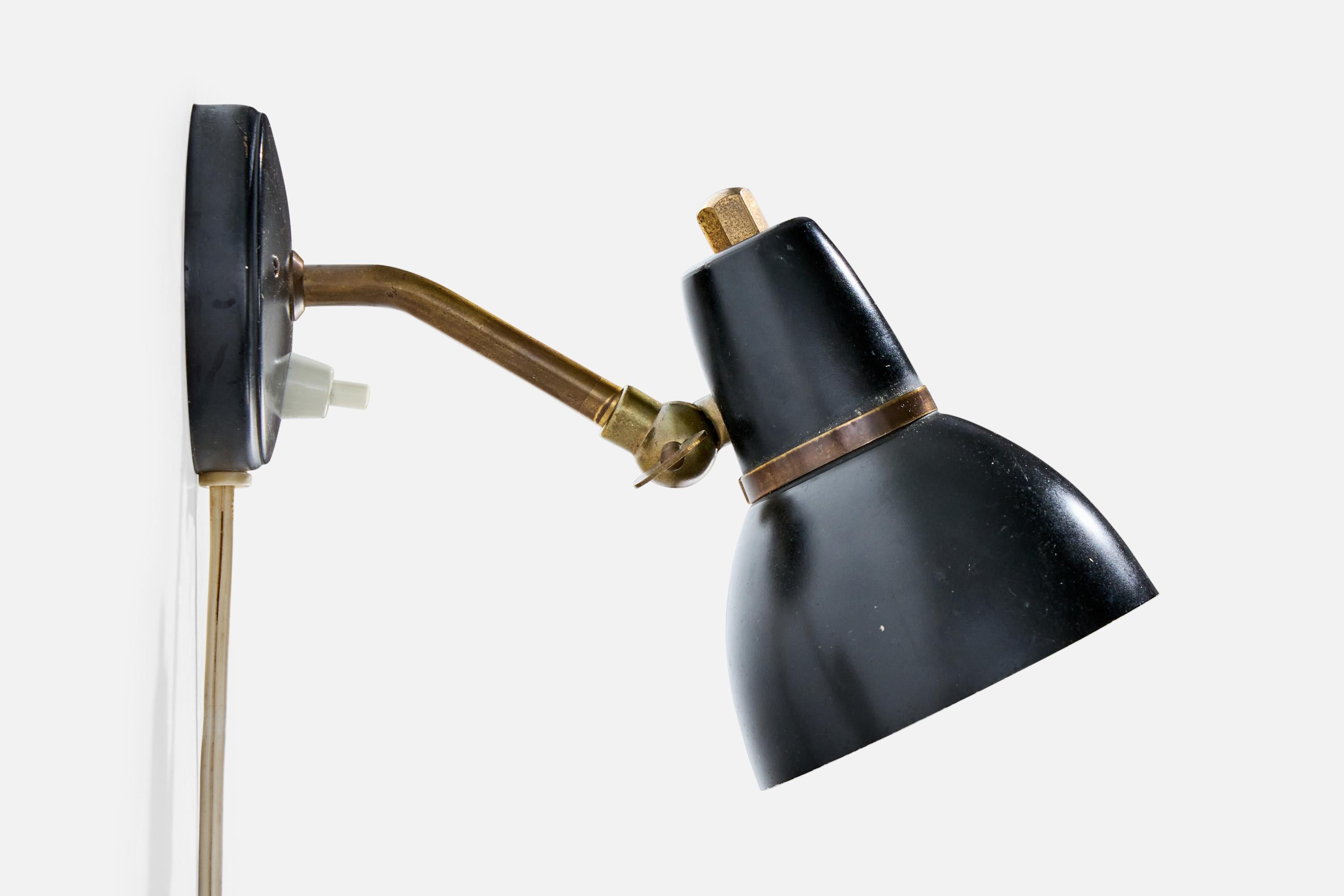 Danish Designer, Wall Light, Brass, Metal, Denmark, 1950s In Good Condition For Sale In High Point, NC