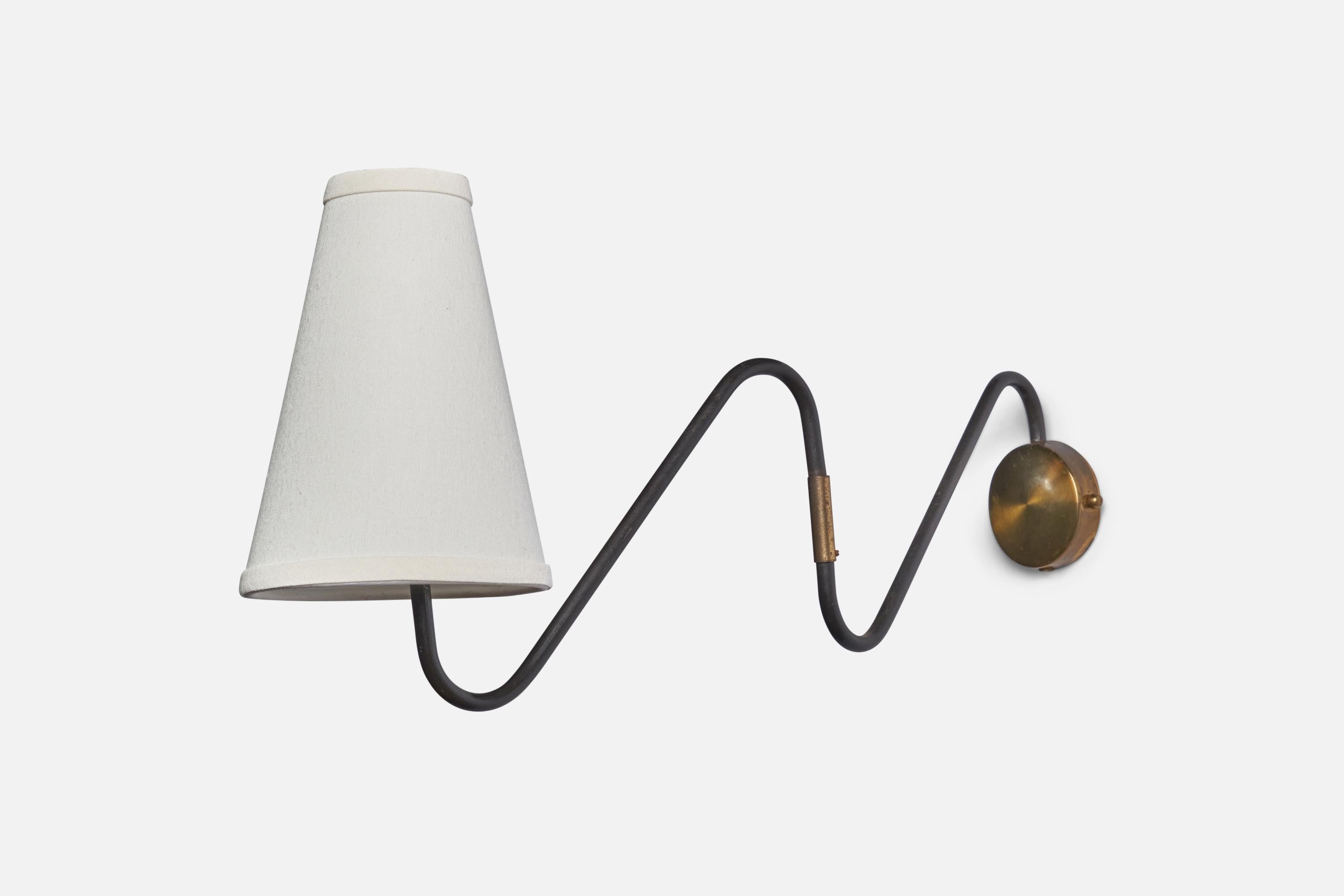 An adjustable black-lacquered metal, brass and white fabric wall light, designed and produced in Denmark, 1940s.

Fully Expanded Dimensions (inches): 12.25