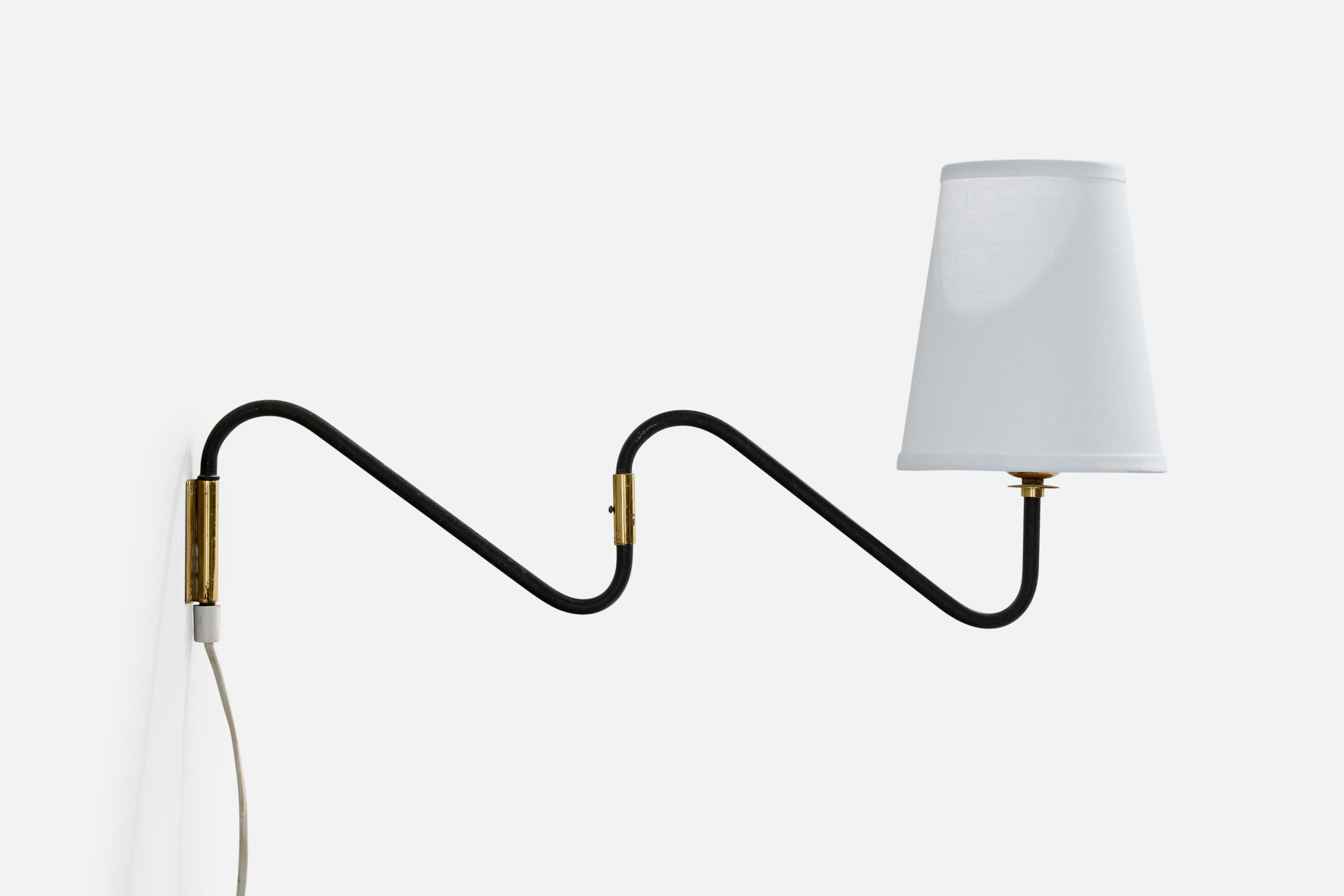 Dänische Designerin, Wandleuchte, Messing, Metall, Stoff, Dänemark, 1950er Jahre (Mitte des 20. Jahrhunderts) im Angebot