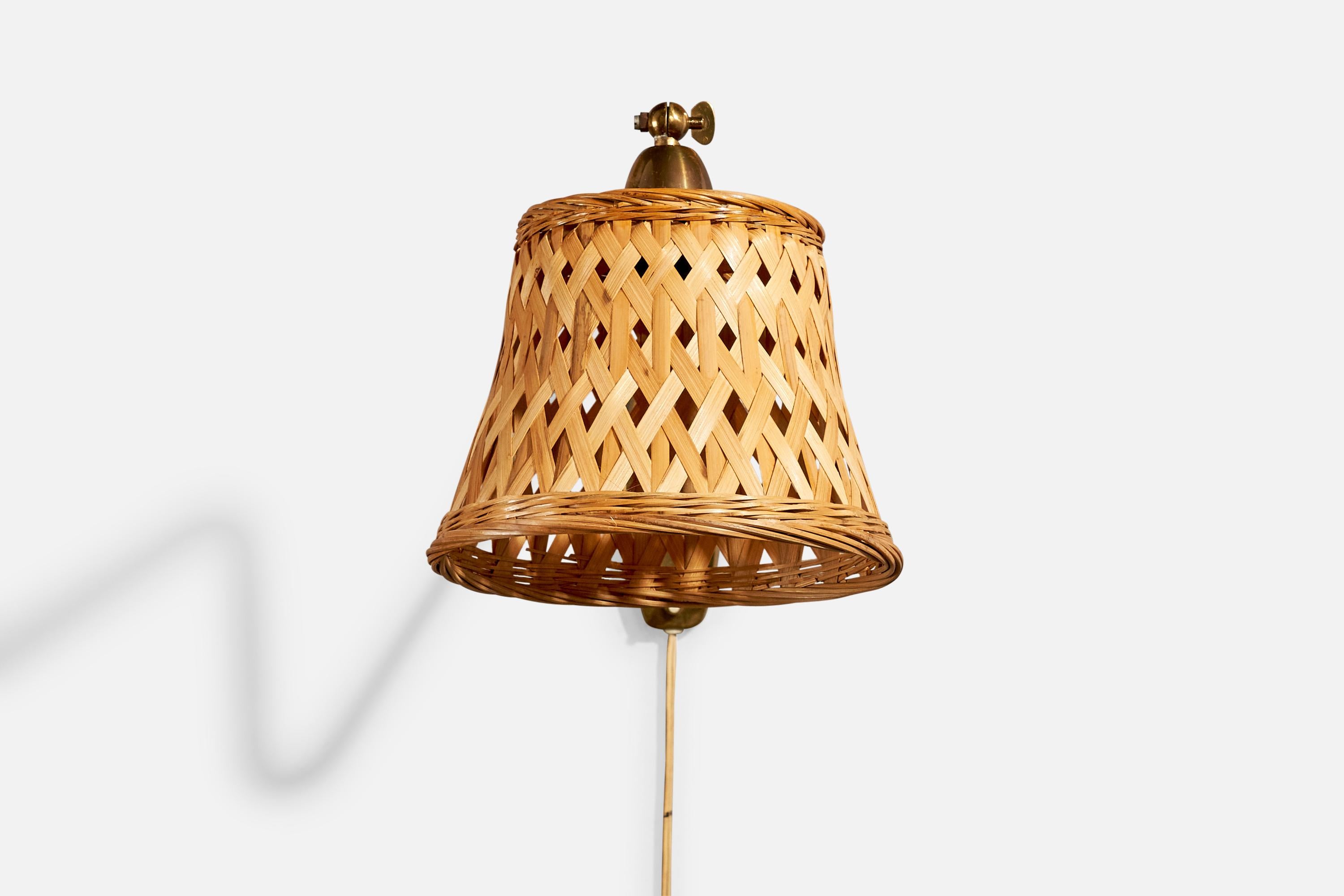 Dänische Designerin, Wandleuchte, Messing, Rattan, Dänemark, 1940er Jahre (Skandinavische Moderne) im Angebot