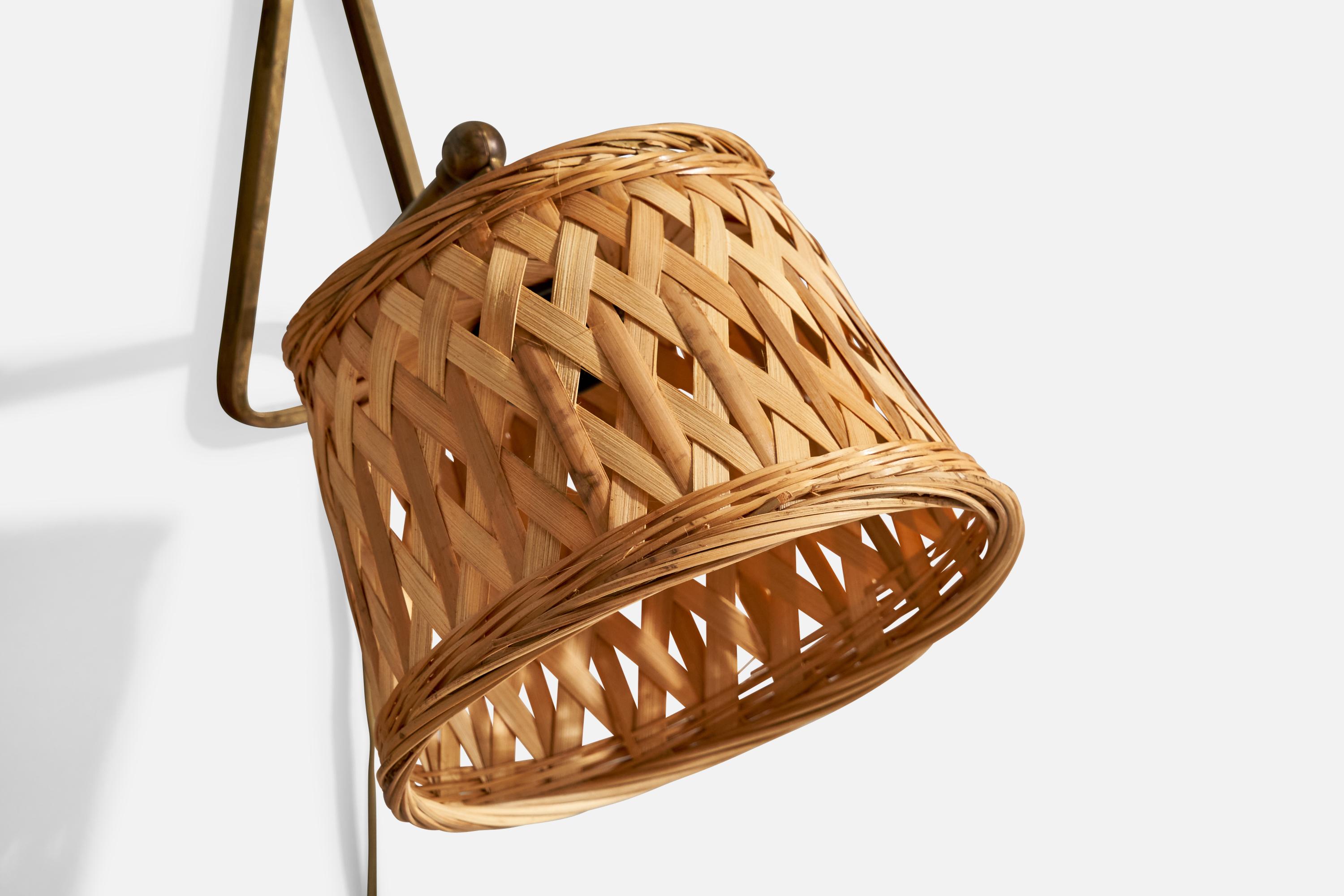 Diseñador danés, aplique de pared, latón, ratán, Dinamarca, década de 1940 mediados del siglo XX en venta