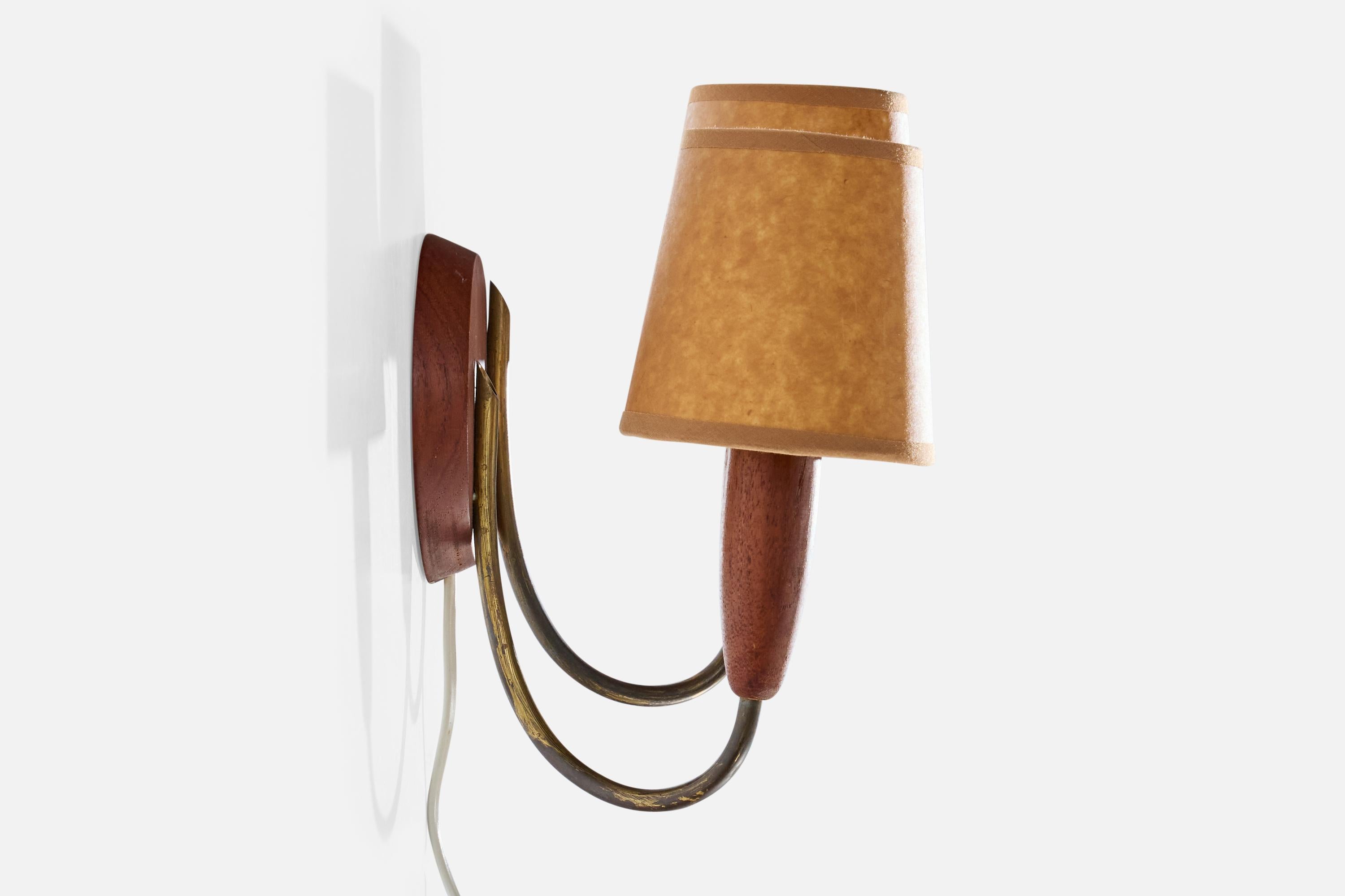 Danish Designer, Wall Light, Teak, Brass, Parchment, Denmark, 1950s In Good Condition For Sale In High Point, NC