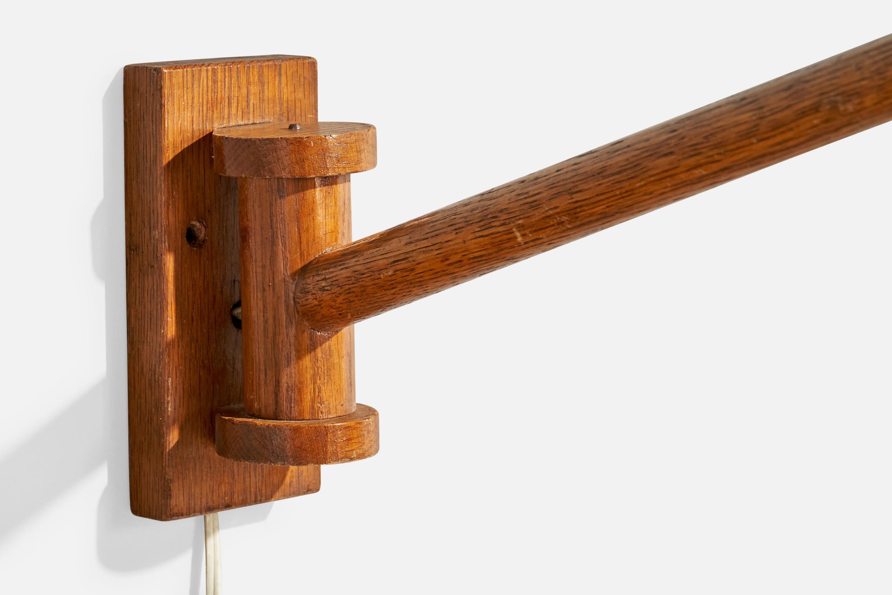 Metà XX secolo Designer danese, lampada da parete, teak, rattan, Danimarca, anni '60 in vendita