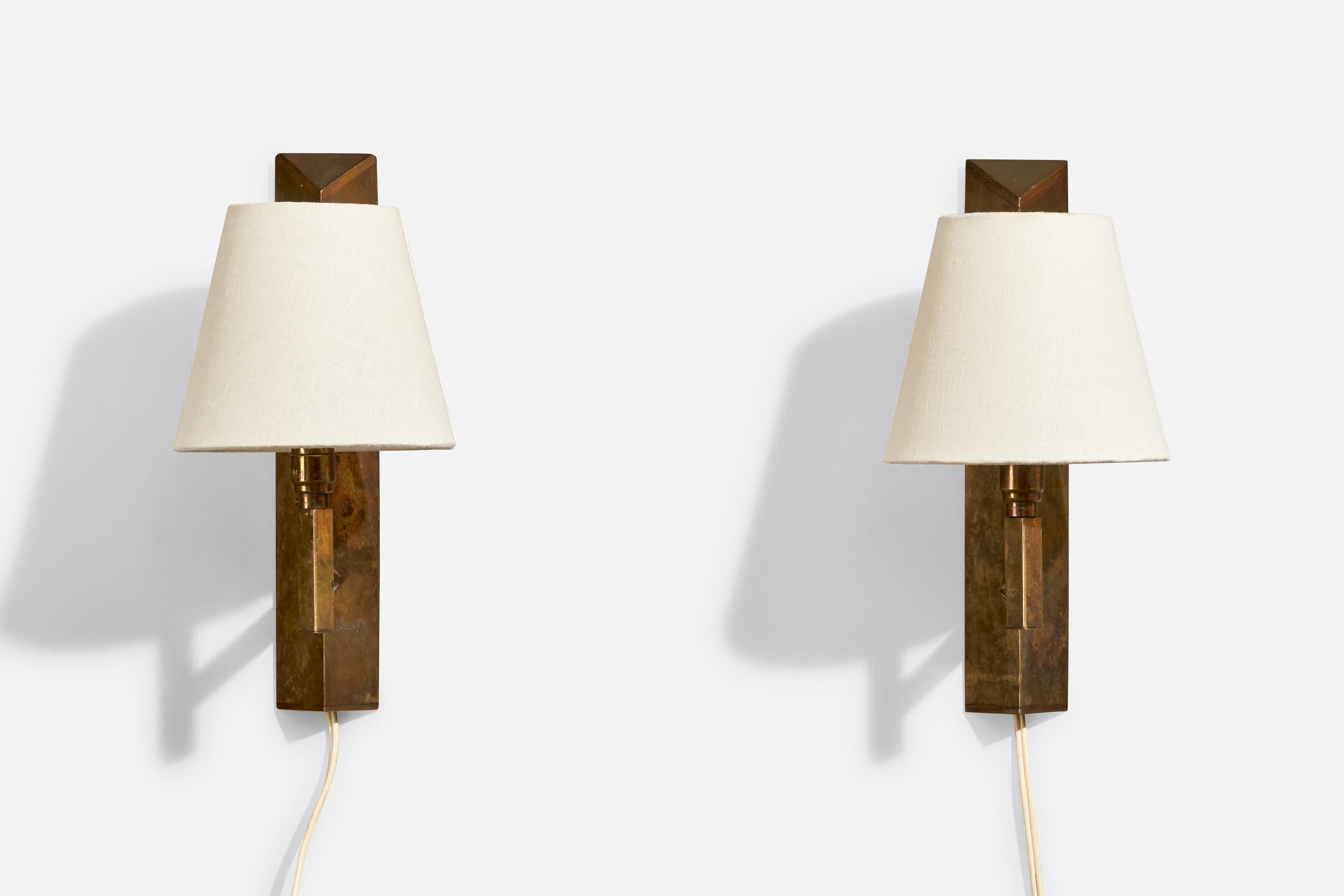 Scandinavo moderno Designer danese, lampade da parete, ottone, tessuto, Danimarca, anni '40 in vendita