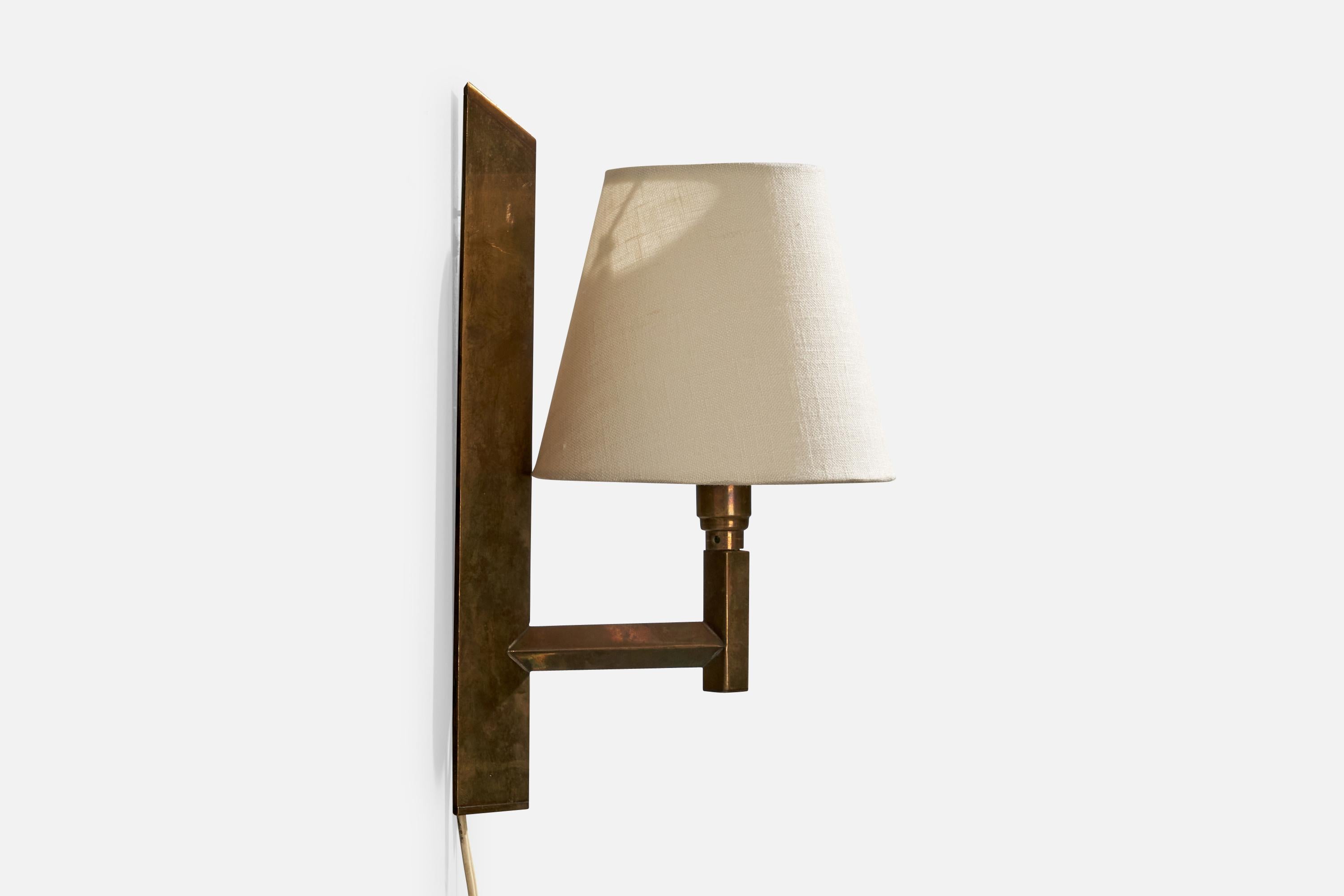 Designer danese, lampade da parete, ottone, tessuto, Danimarca, anni '40 In condizioni buone in vendita a High Point, NC