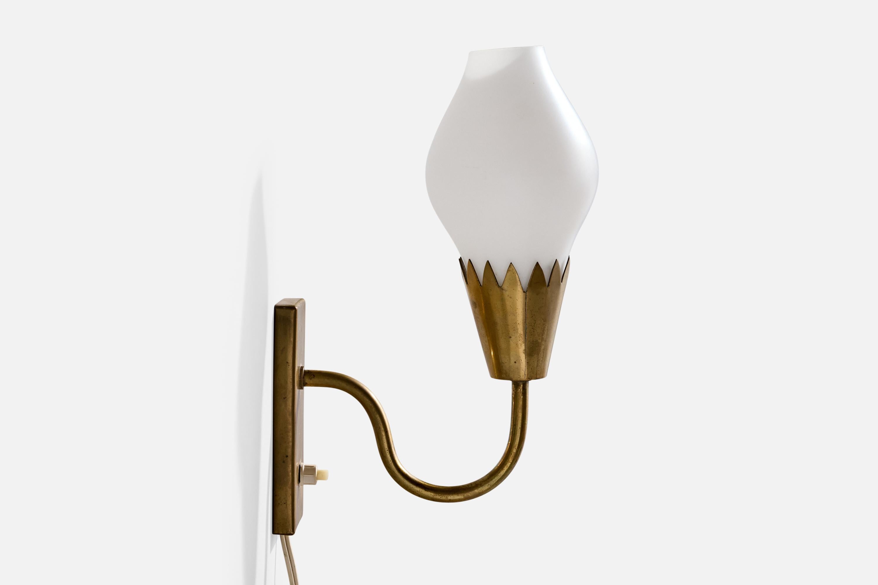 Danish Designer, Wall Lights, Brass, Glass, Denmark, 1950s im Zustand „Gut“ im Angebot in High Point, NC