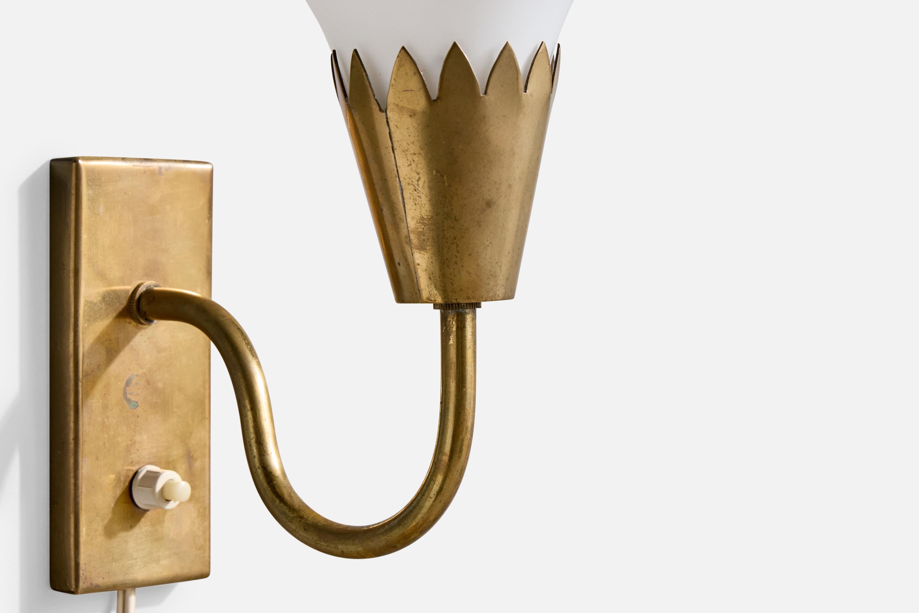 Danish Designer, Wall Lights, Brass, Glass, Denmark, 1950s (Messing) im Angebot