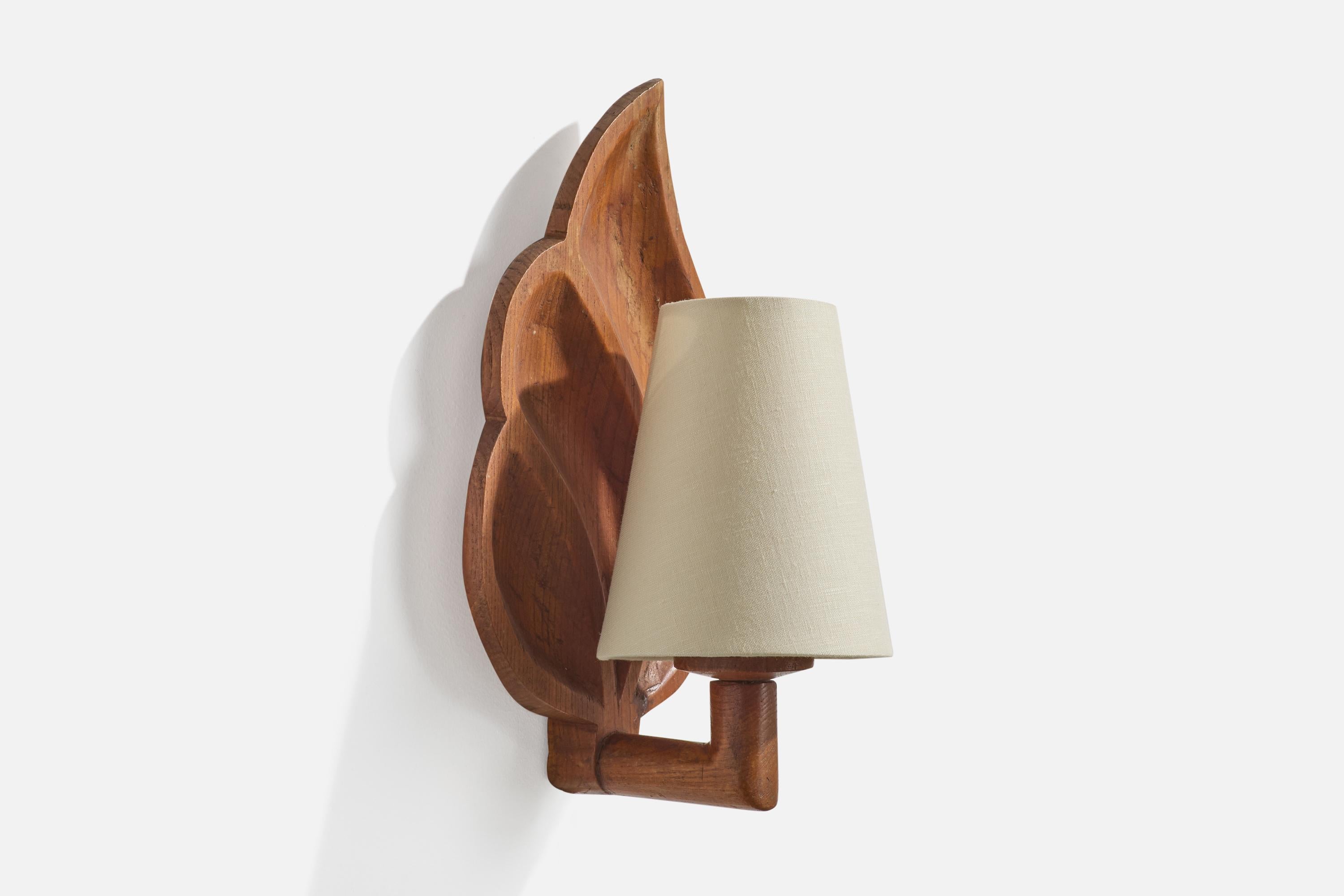 Danish Designer, Wall Lights, Oak, Fabric, Denmark, 1940s Bon état - En vente à High Point, NC