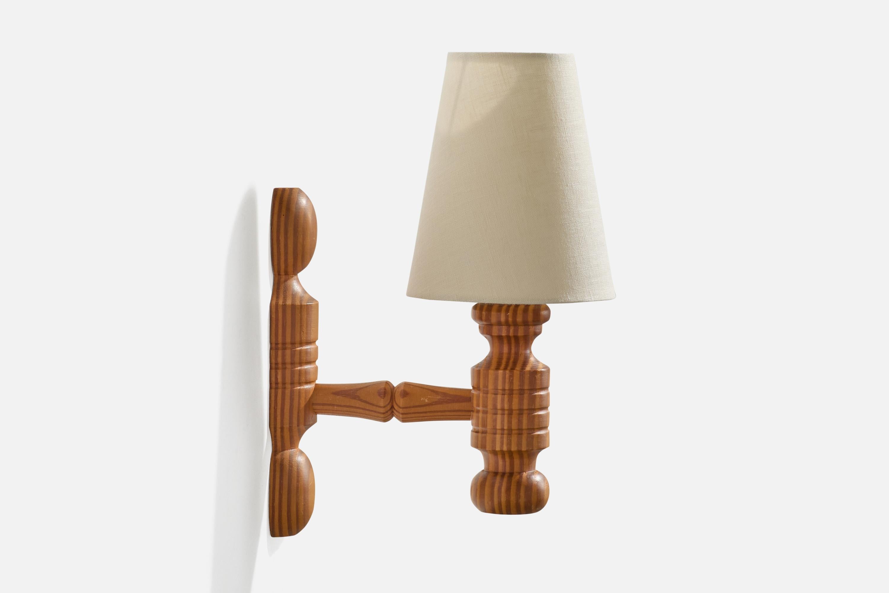 Designer danois, lampes murales, pin, Danemark, années 1970 Bon état - En vente à High Point, NC