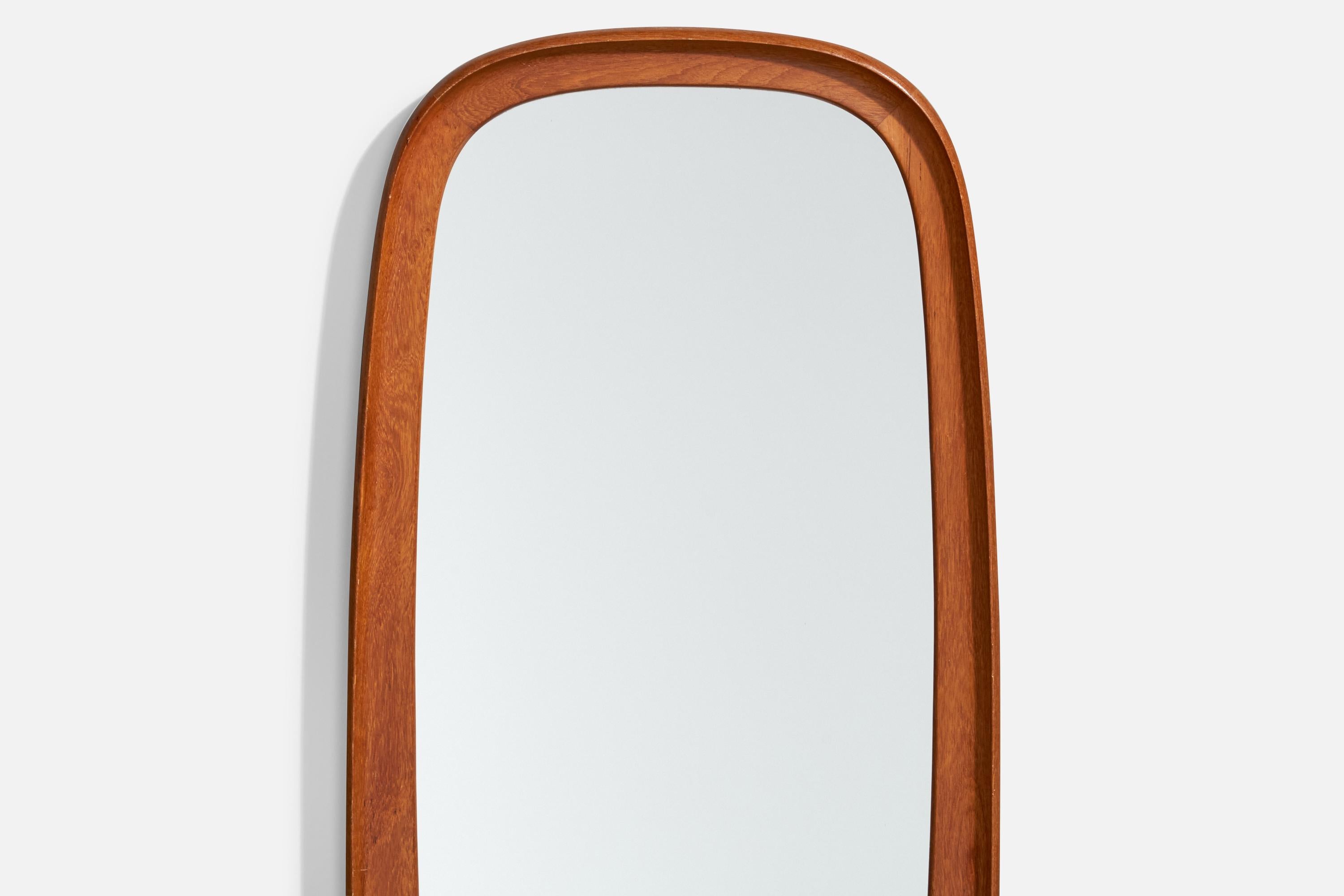Milieu du XXe siècle Miroir mural de designer danois, teck massif, verre de miroir, Danemark, années 1960 en vente