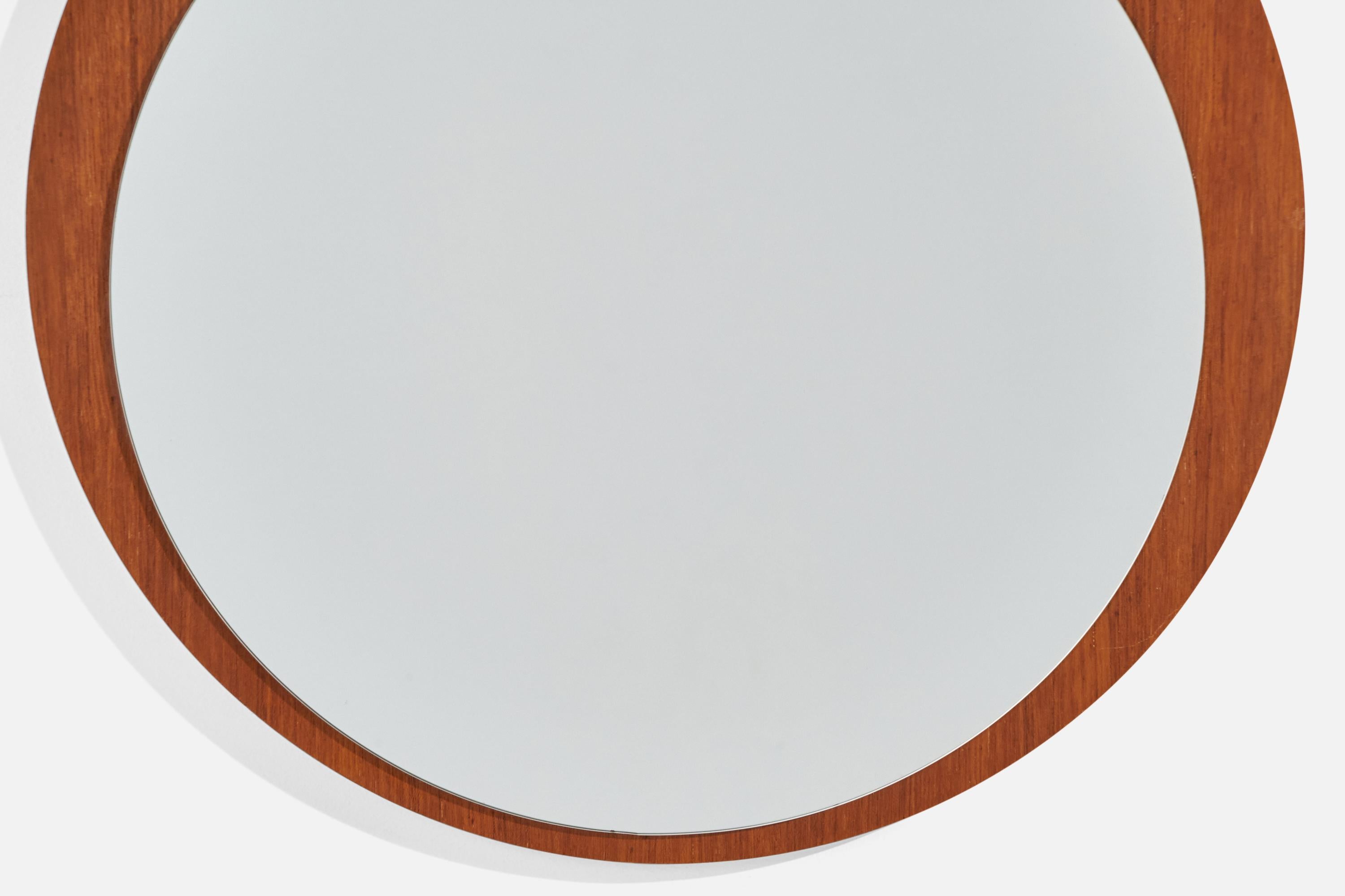 Miroir mural en teck conçu et produit au Danemark, C.C..

