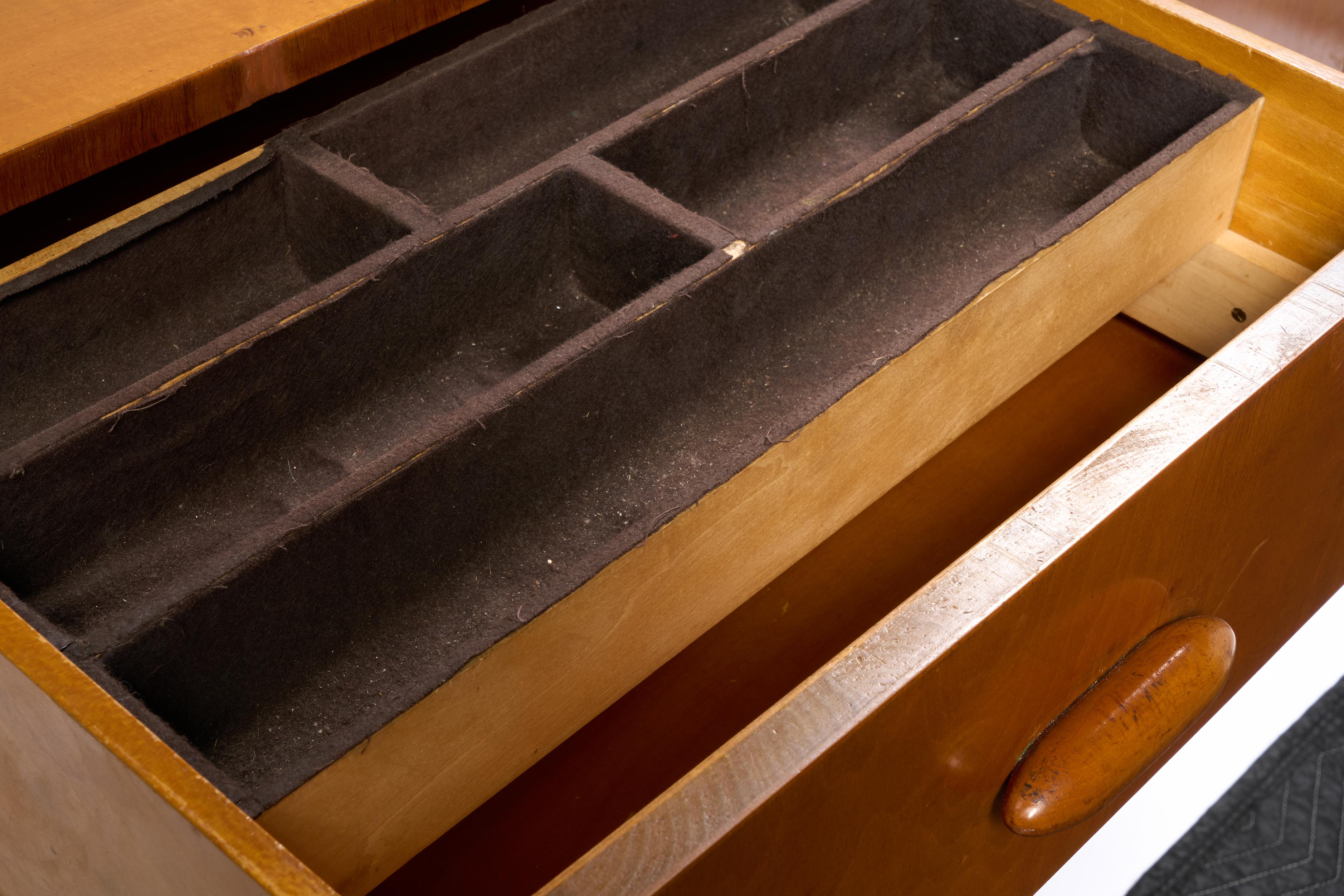 Designer danois, Coffre en bois attribué à Otto Faerge en vente 8