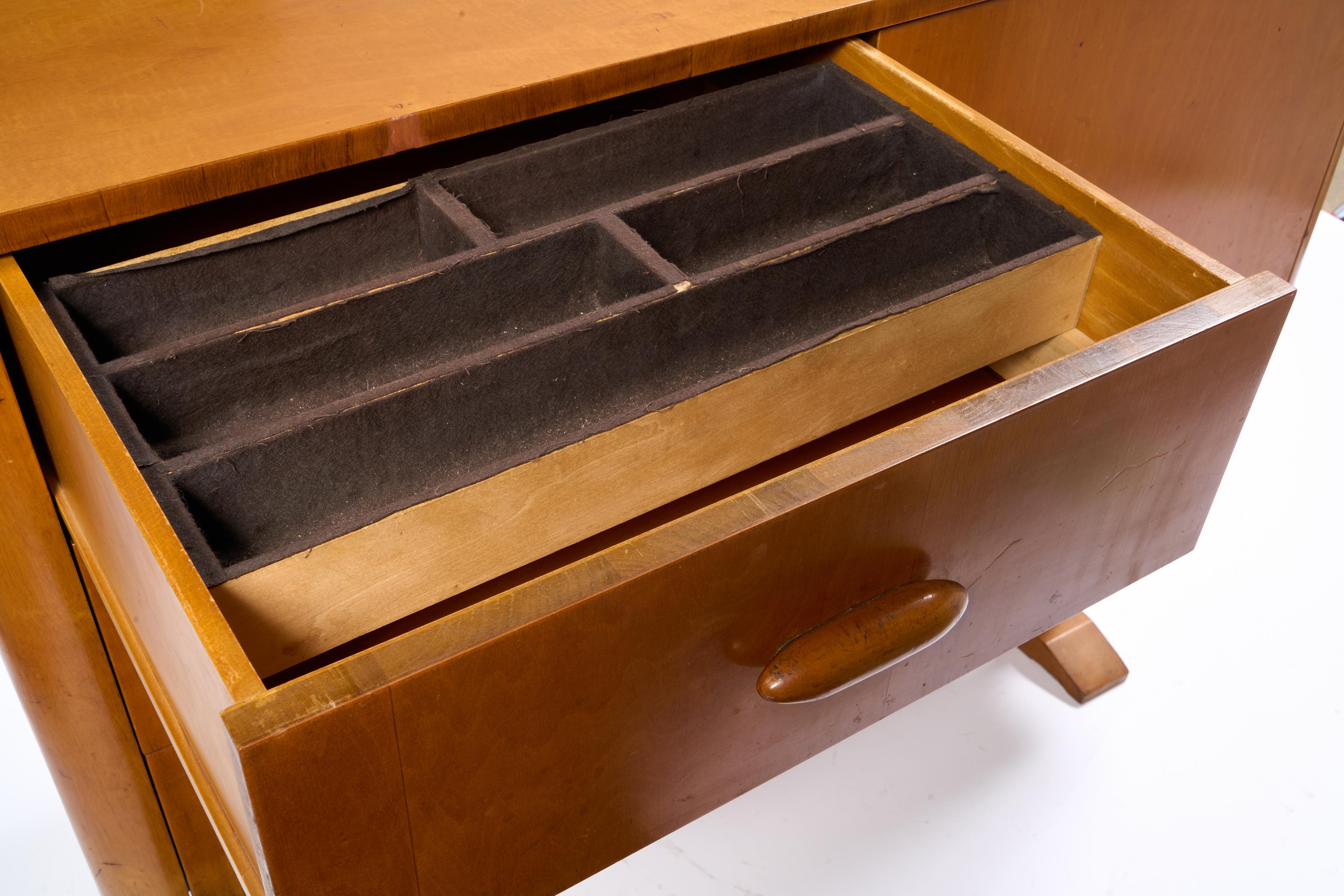 Designer danois, Coffre en bois attribué à Otto Faerge en vente 9