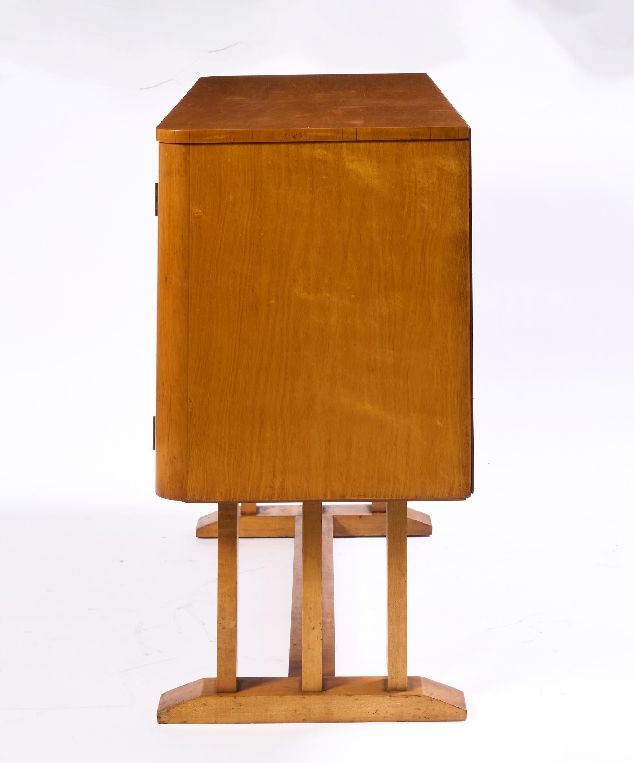 Danois Designer danois, Coffre en bois attribué à Otto Faerge en vente