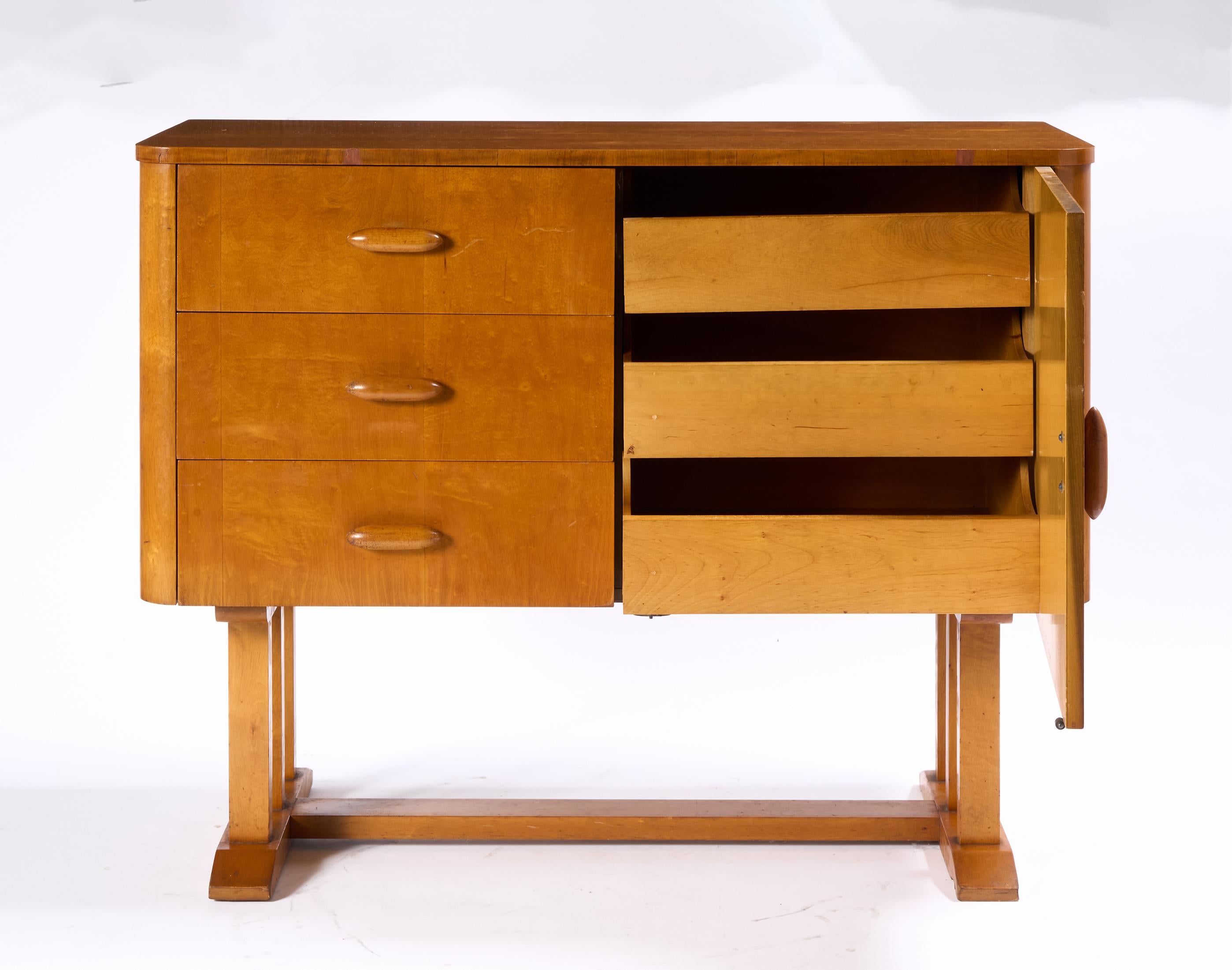 Bois Designer danois, Coffre en bois attribué à Otto Faerge en vente