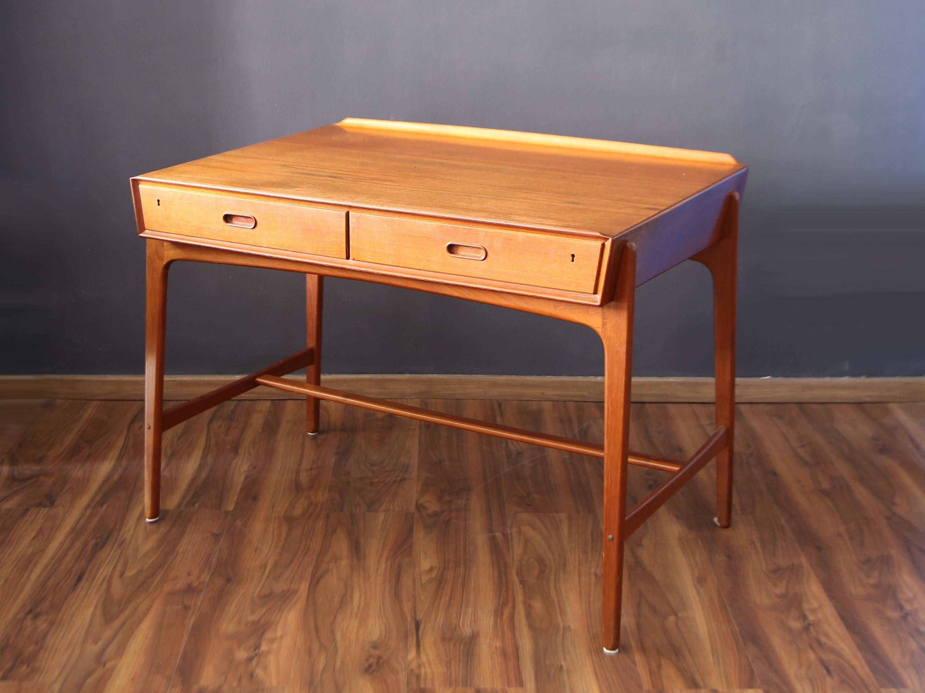 Dänischer Schreibtisch von Svend Aage Madsen, hergestellt von Sigurd Hansen in den 1950er Jahren (Skandinavische Moderne) im Angebot