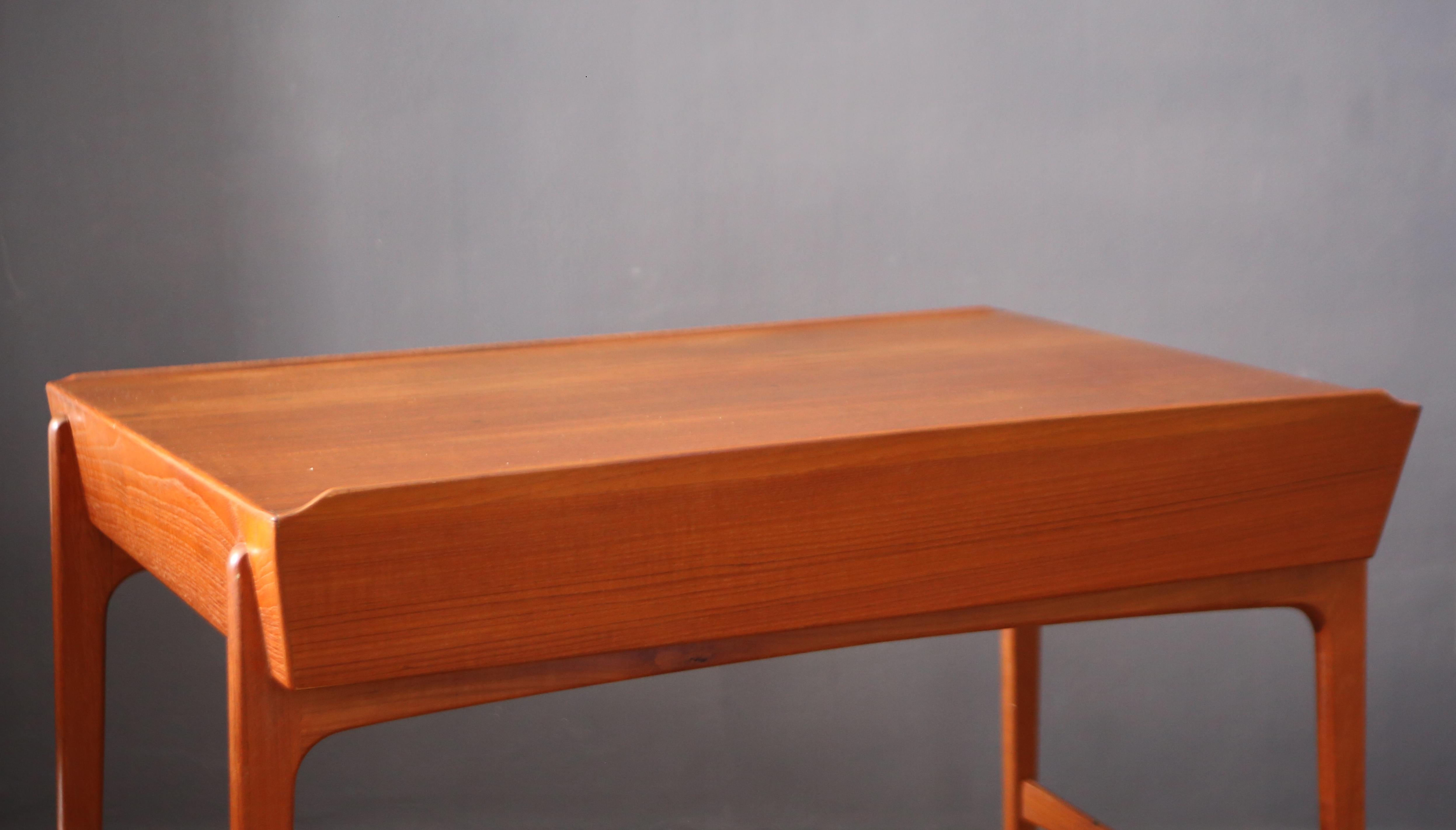 Dänischer Schreibtisch von Svend Aage Madsen, hergestellt von Sigurd Hansen in den 1950er Jahren (Mid-20th Century) im Angebot