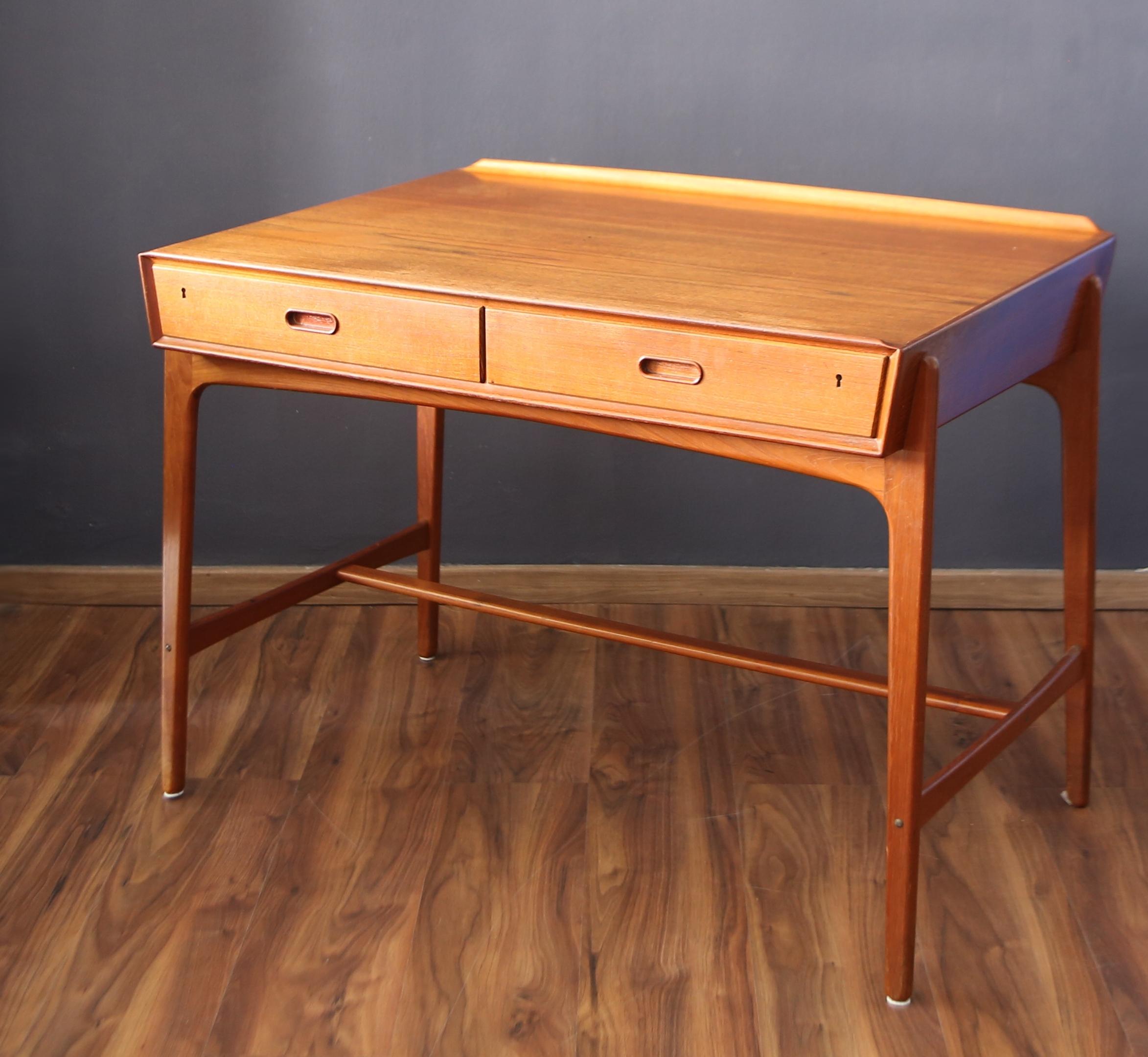 Dänischer Schreibtisch von Svend Aage Madsen, hergestellt von Sigurd Hansen in den 1950er Jahren im Angebot 2