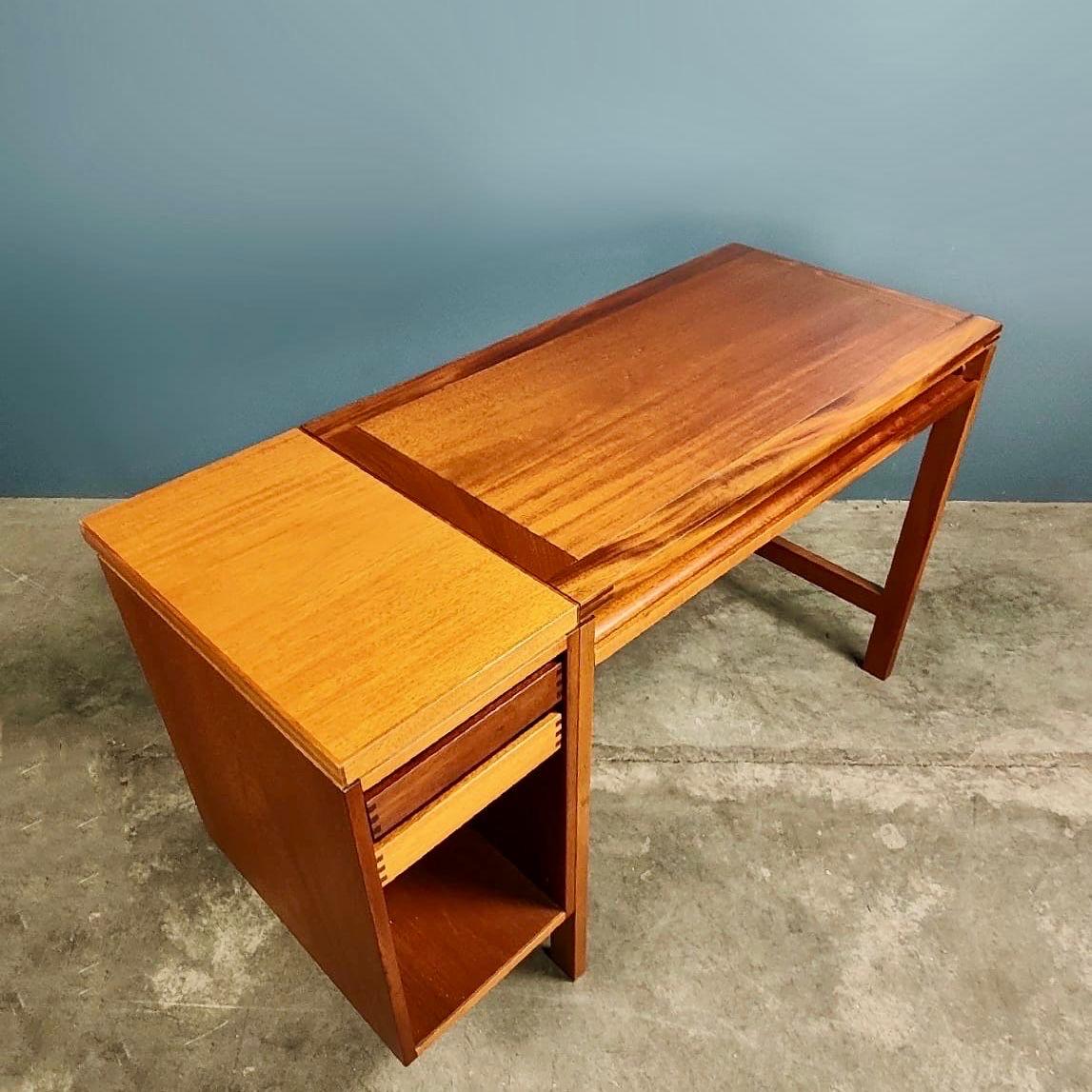 New Stock ✅

Danish Desk Christian Peter Hvidt for Søborg Møbelfabrik Mid Century Vintage Retro MCM

Extremely elegant, solid desk with exquisite joinery designed in the late 60s/early 70s by Peter Christian Hvidt for Søborg Møbelfabrik, a renowned
