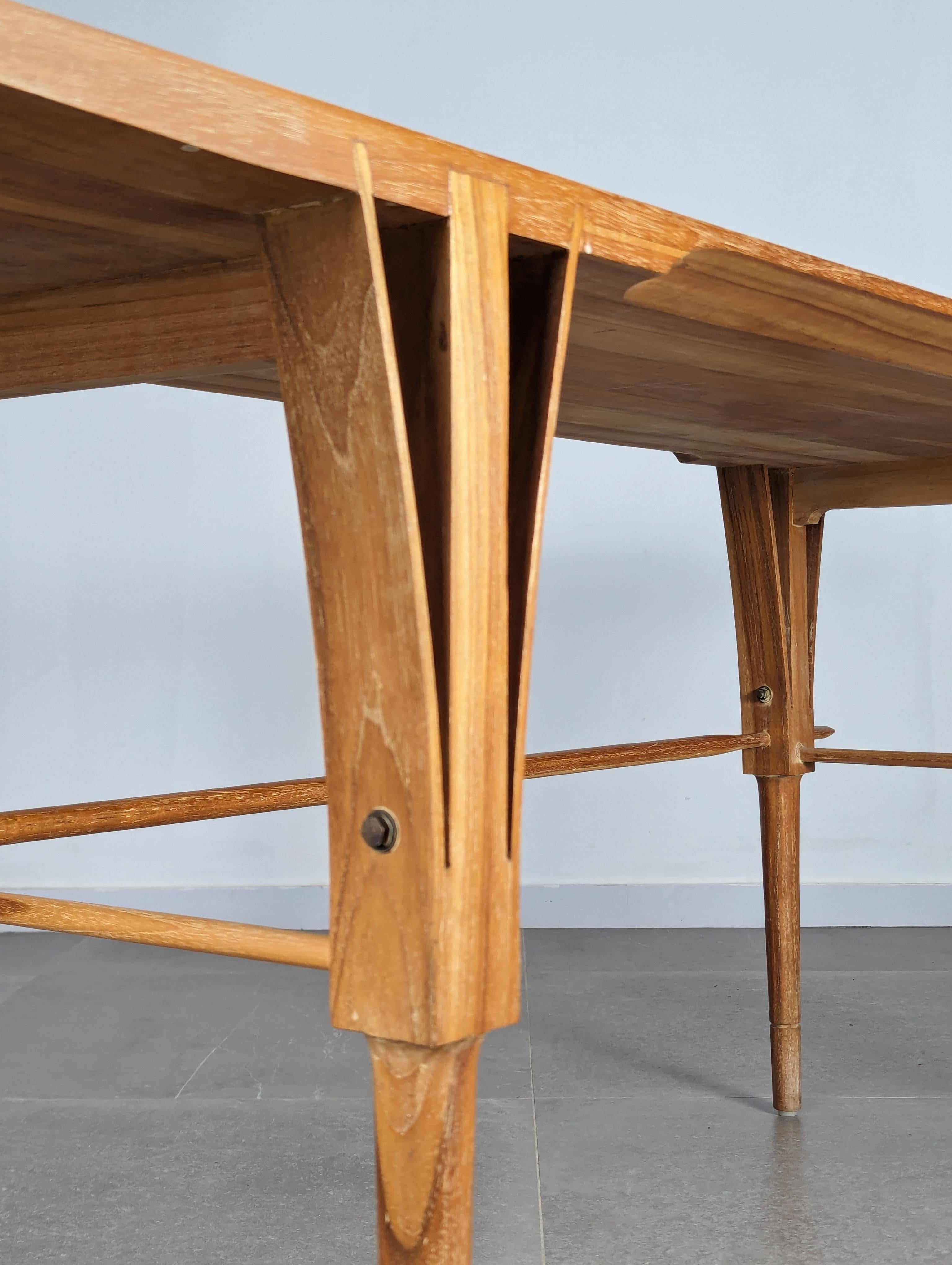 Exclusive wooden desk attributed to the important Danish designer and architect Sven Ellekaer. Ellekaer's unmistakable design with its V-shaped curved wood and the precise union between pieces show the excellent craftsmanship of Danish mid-century