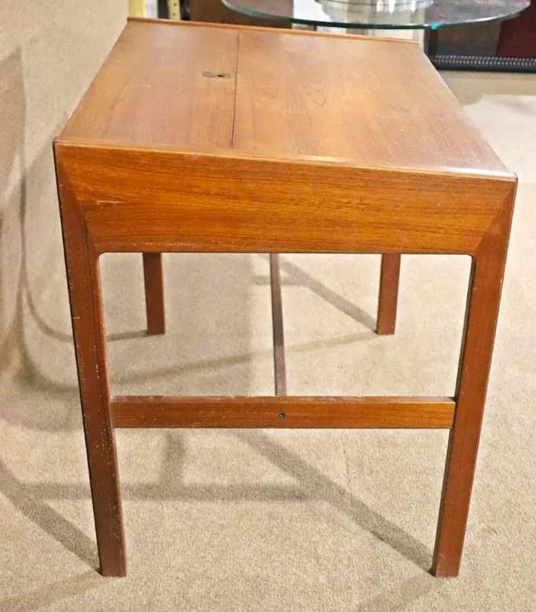 Danish Desk w/ Vanity In Good Condition For Sale In Brooklyn, NY