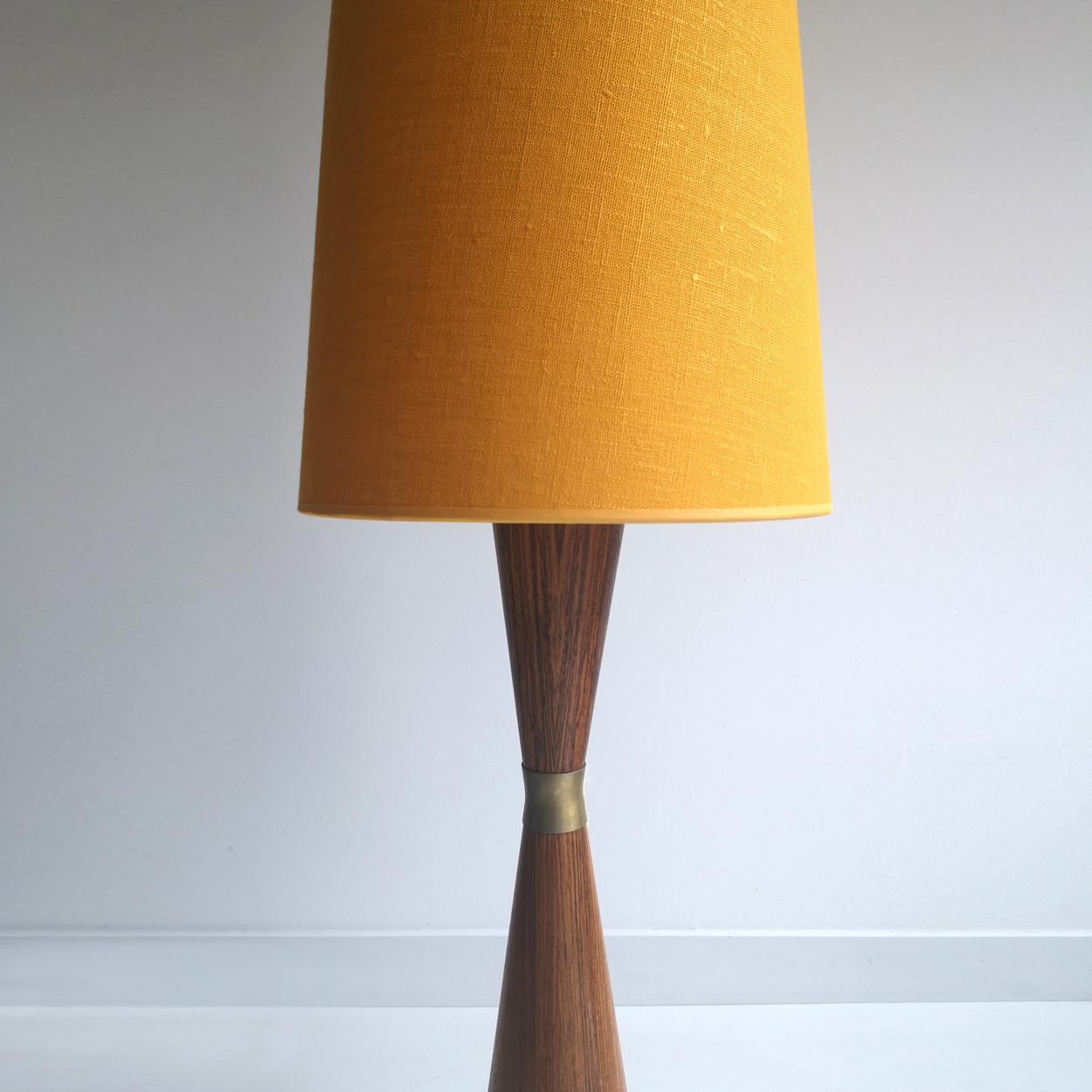 This rare modern teak diablo floor lamp was designed in the 1960s. The base is weighted for a sturdy. Very elegant and unusual. A copper cuff sits in the center. The new upholstered linen shade provides a warm glow.

In very good vintage