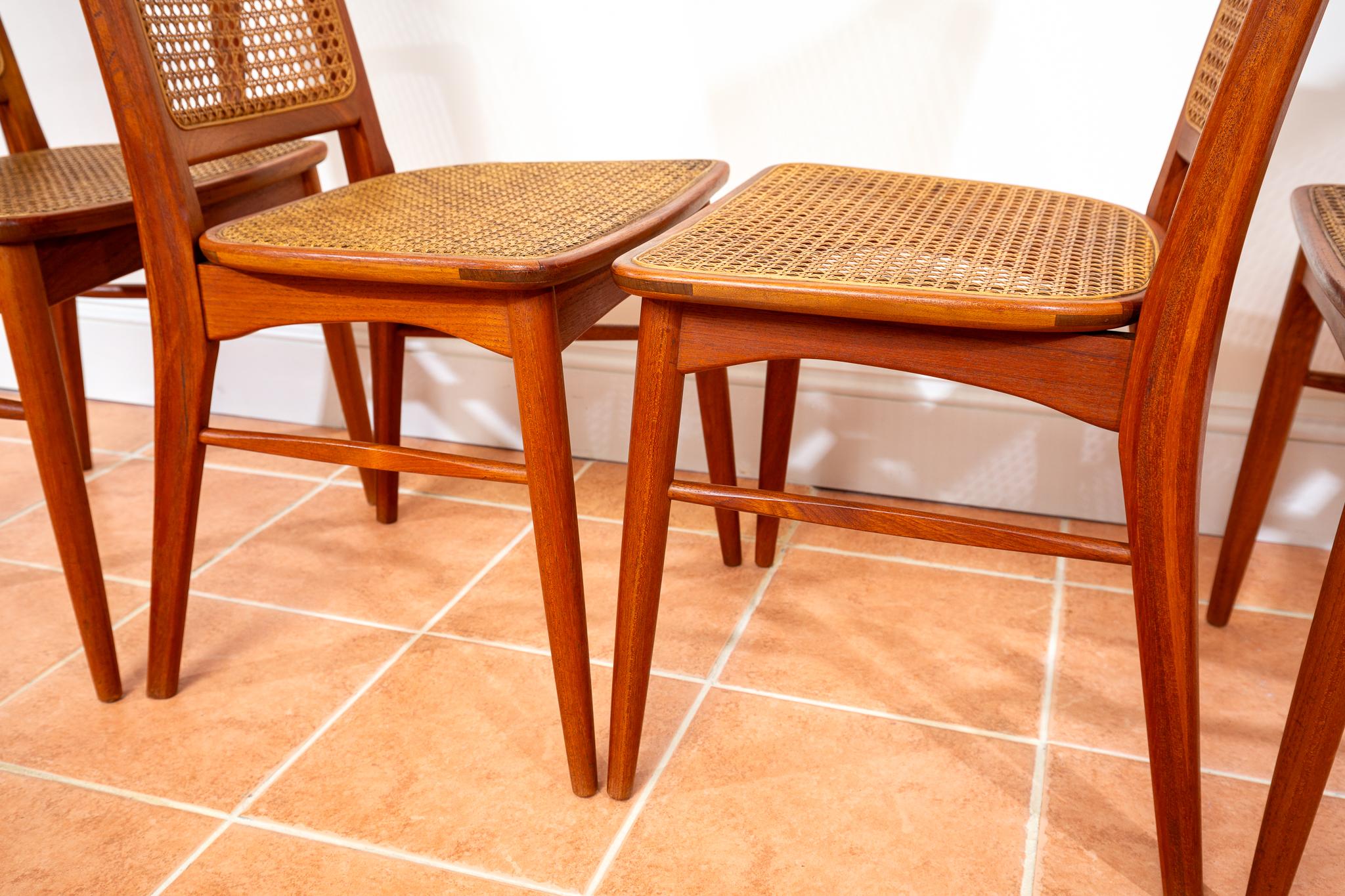 Sedie da pranzo danesi 1960 Teak Niels Koefoed Set di 4 Koefoeds Hornslet Rattan Cane In condizioni buone in vendita a London, GB