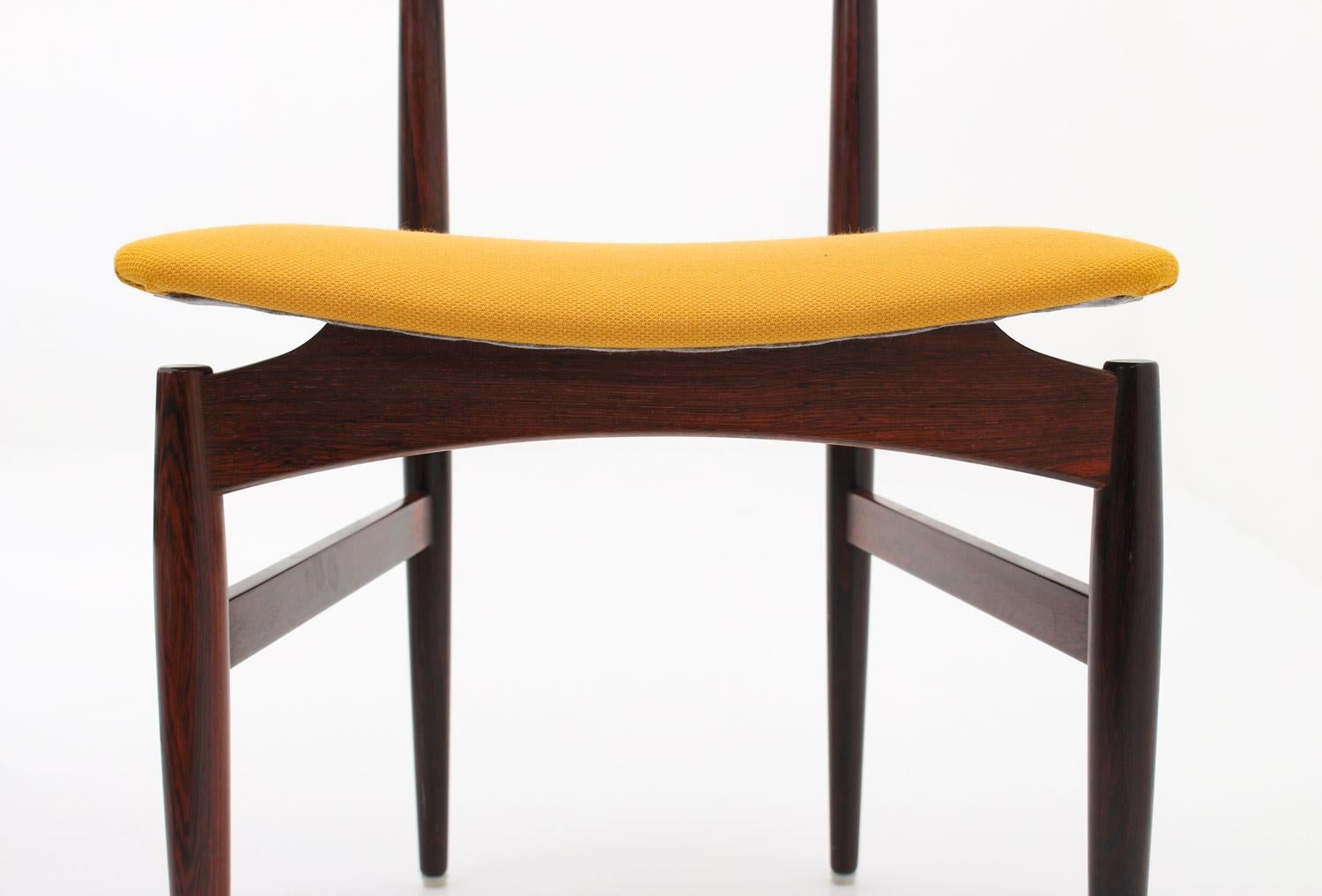 Danish Dining Chairs and Table in Rosewood by Poul Hundevad 6