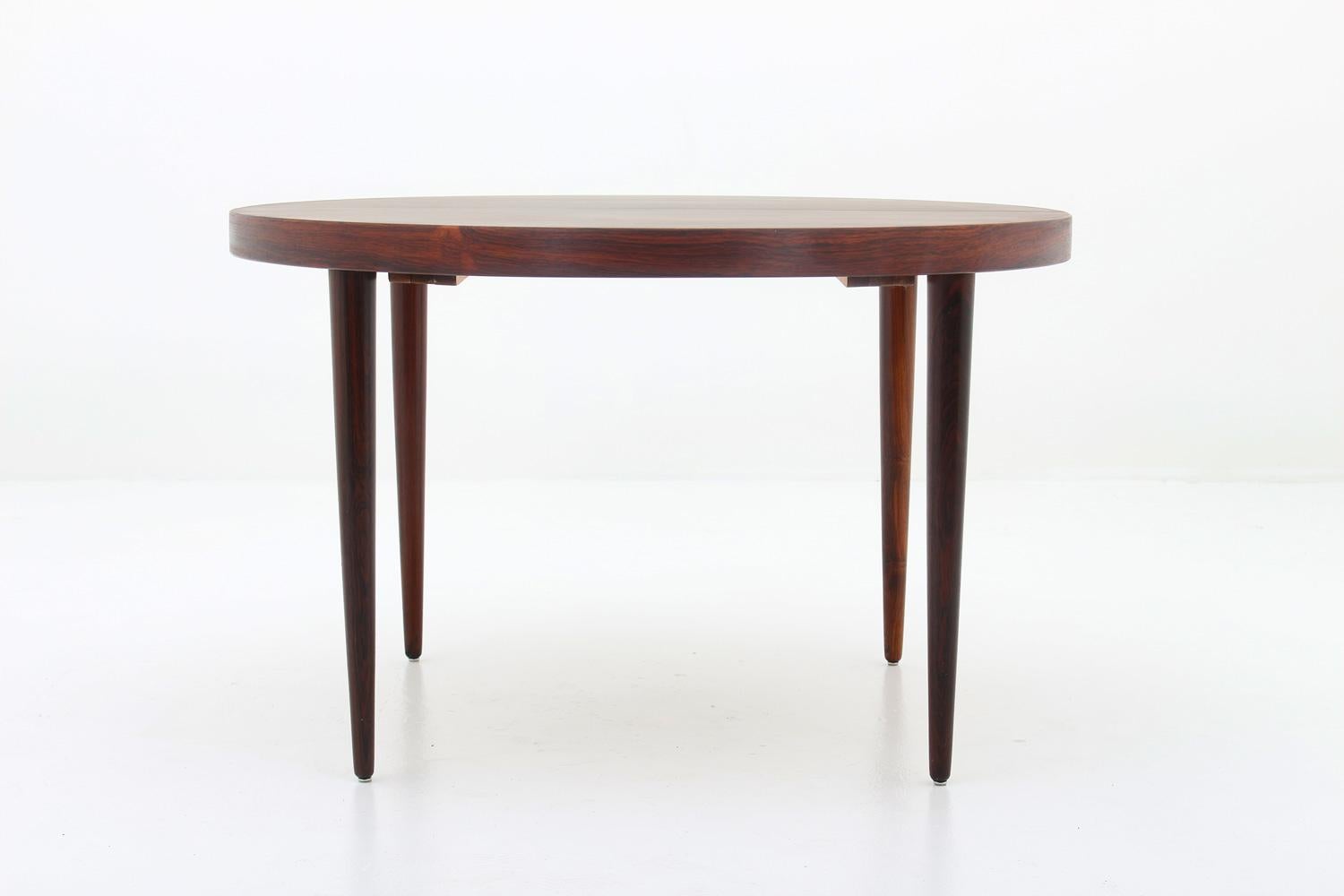 Danish Dining Chairs and Table in Rosewood by Poul Hundevad 8