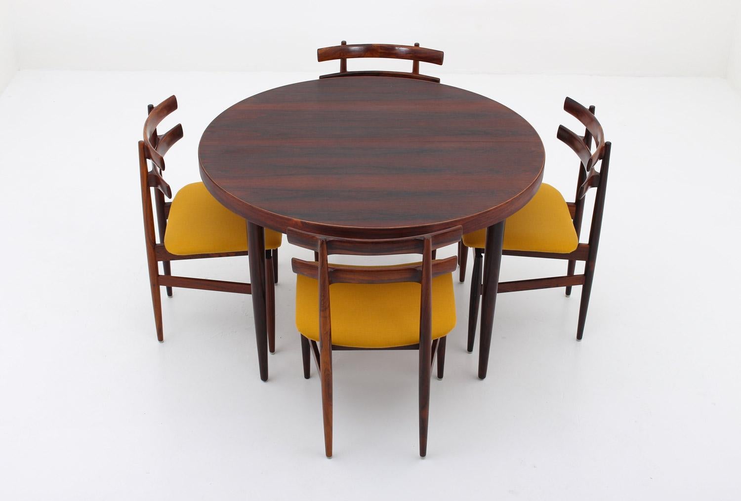 Mid-Century Modern Danish Dining Chairs and Table in Rosewood by Poul Hundevad