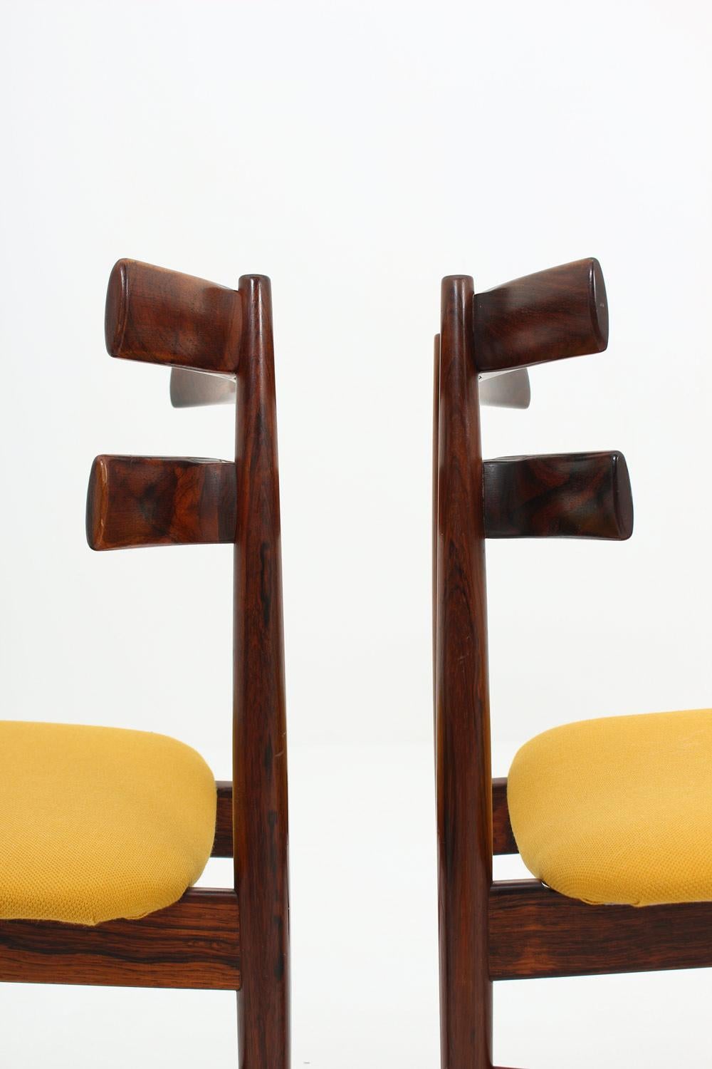 Danish Dining Chairs and Table in Rosewood by Poul Hundevad 3