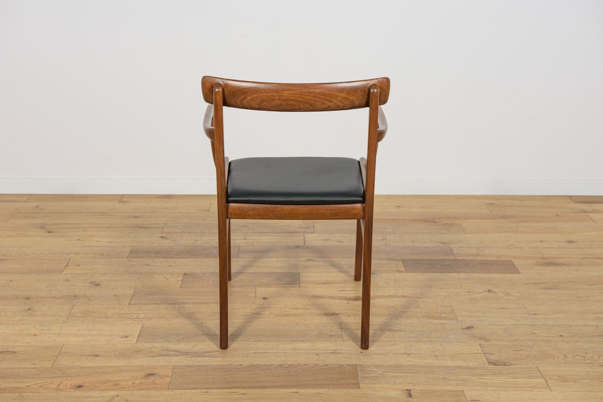 Danish Dining Chairs by Ole Wanscher for Poul Jeppesens Furniture Factory, 1960 For Sale 3