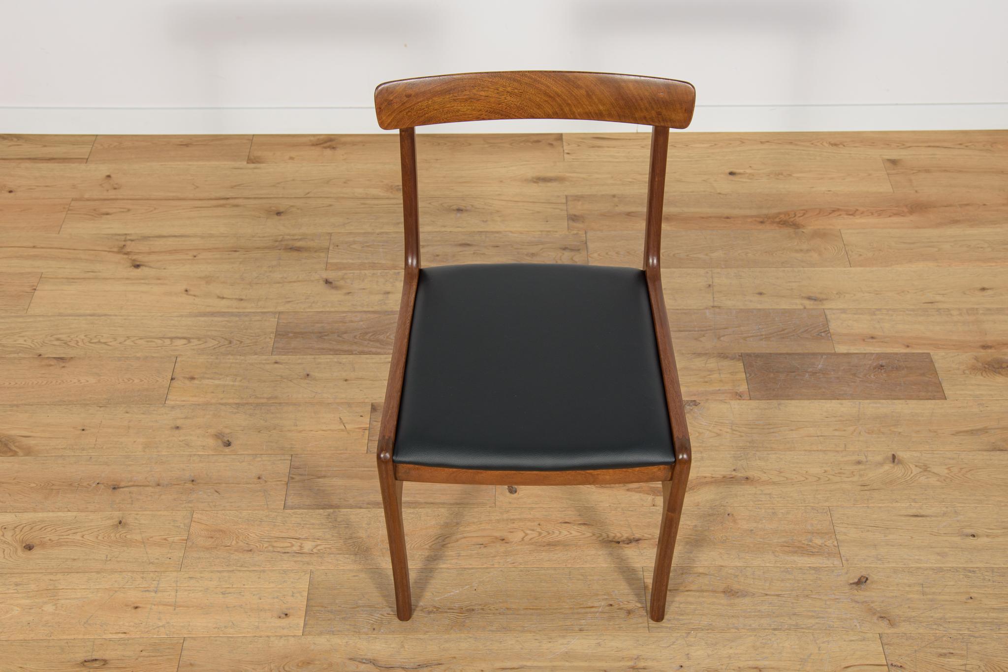 Danish Dining Chairs by Ole Wanscher for Poul Jeppesens Furniture Factory, 1960 For Sale 5