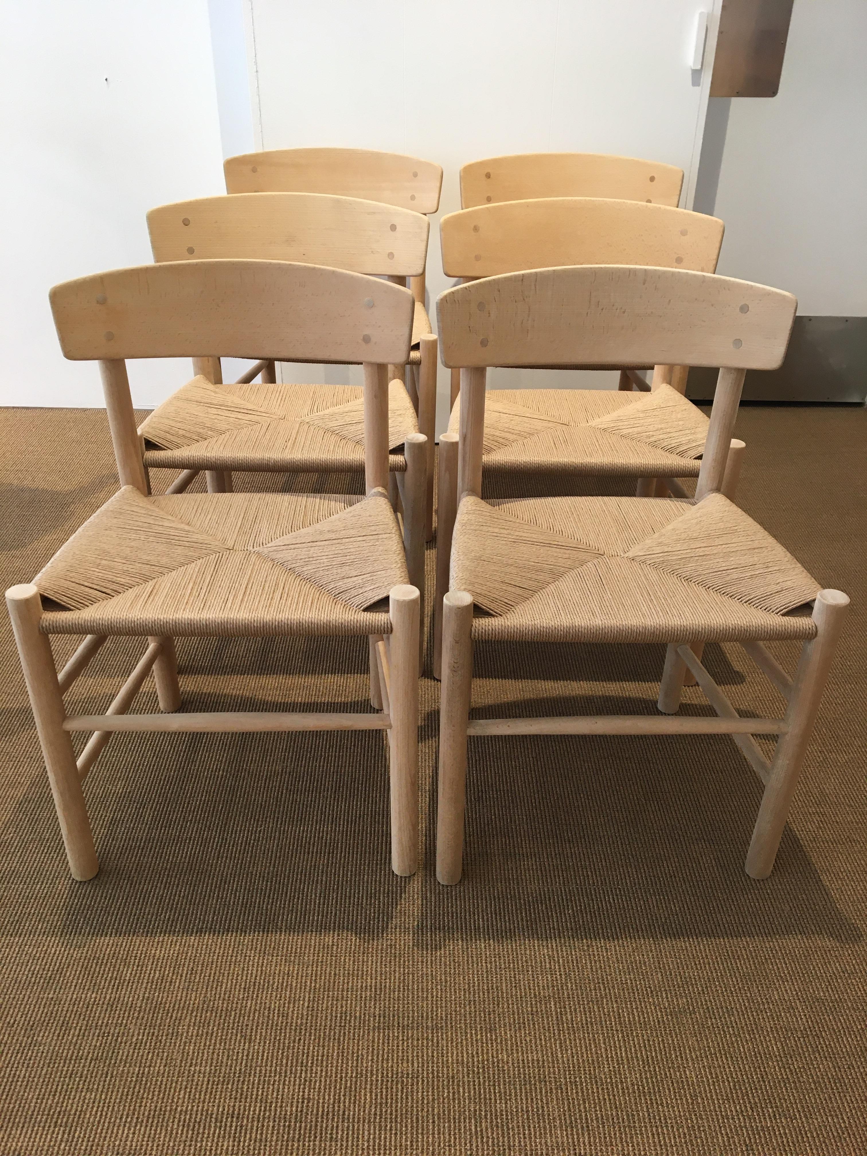 Beautiful, lightweight, delicious, bright and long awaited Børge Mogensen Folkestole J39 in Beech, with new nature paper cord.
The chairs appear sanded down for varnish and with new nature paper woven.
Designed by Børge Mogensen made by Fredericia