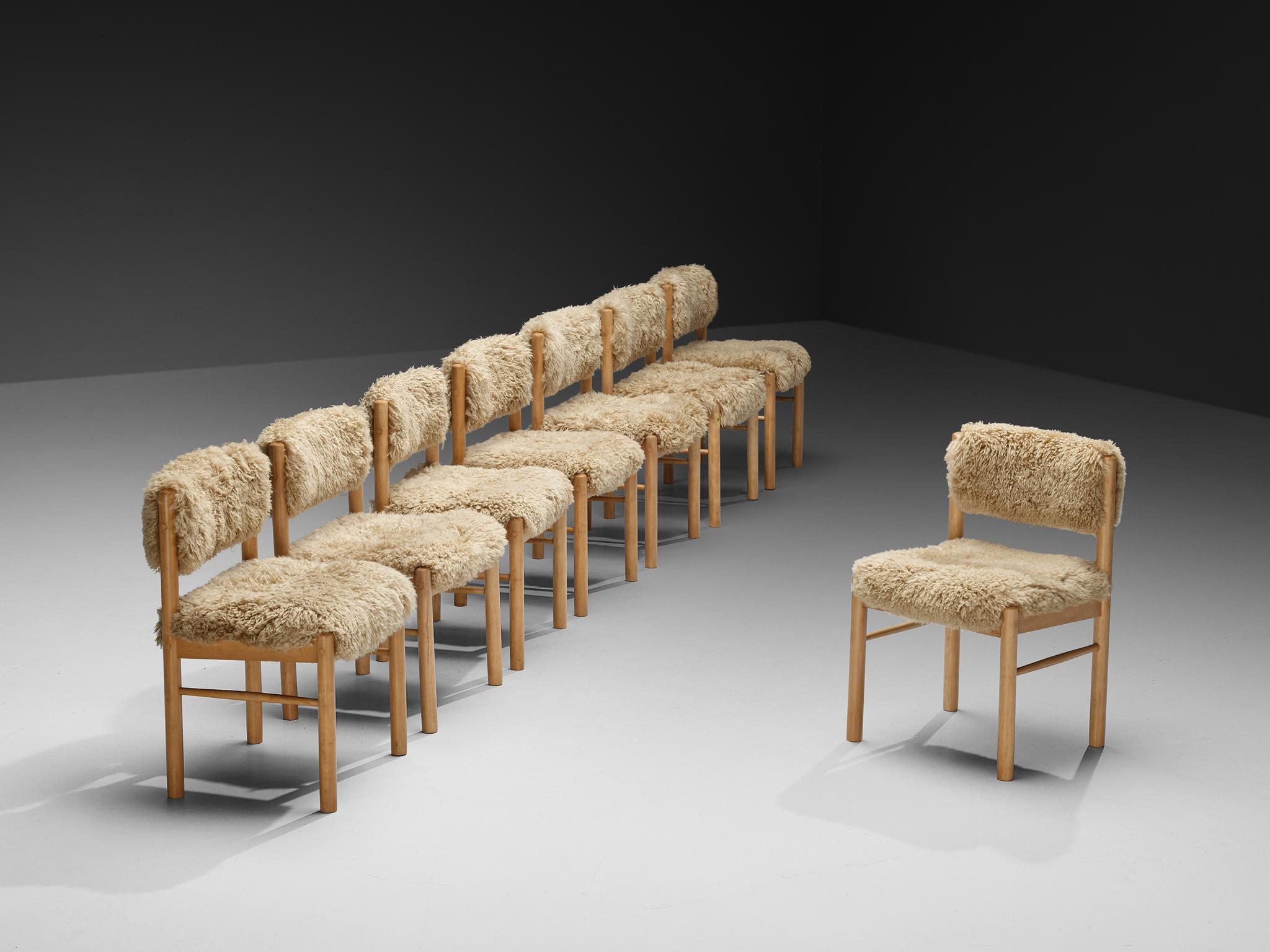 Sedie da pranzo, faggio, rivestite in pelle di pecora, Danimarca, anni '60

Queste eleganti sedie da pranzo di Wood sono realizzate in legno biondo e presentano una morbida imbottitura in pelle di pecora beige. Progettata senza braccioli, la sua