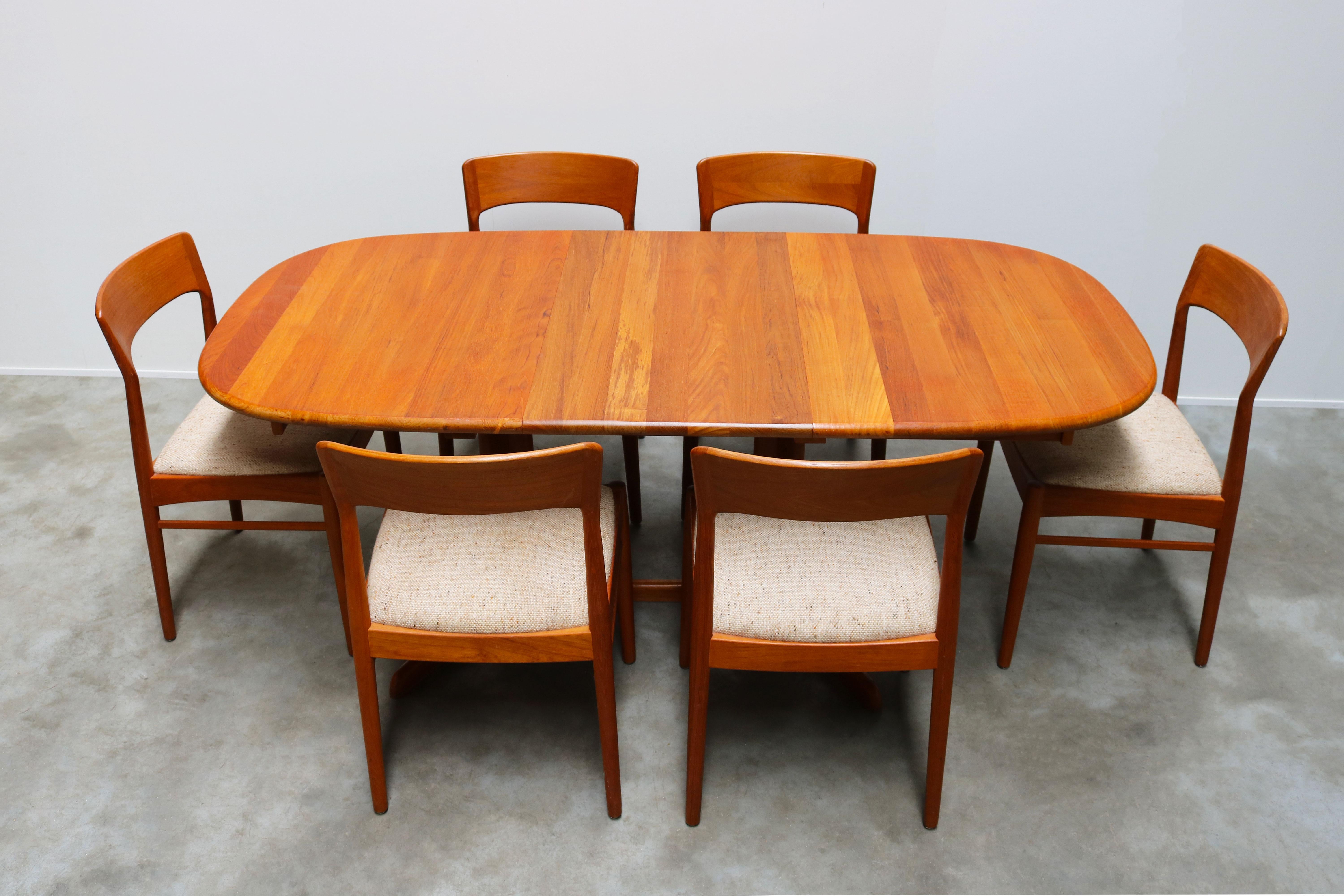 Gorgeous and fully original Danish design dining room set designed by Kai Kristiansen for the Korup Stolefabrik in the 1950s.
The table and chairs are made out of solid Teak and look simply stunning.
High quality set which consists of:
6 solid