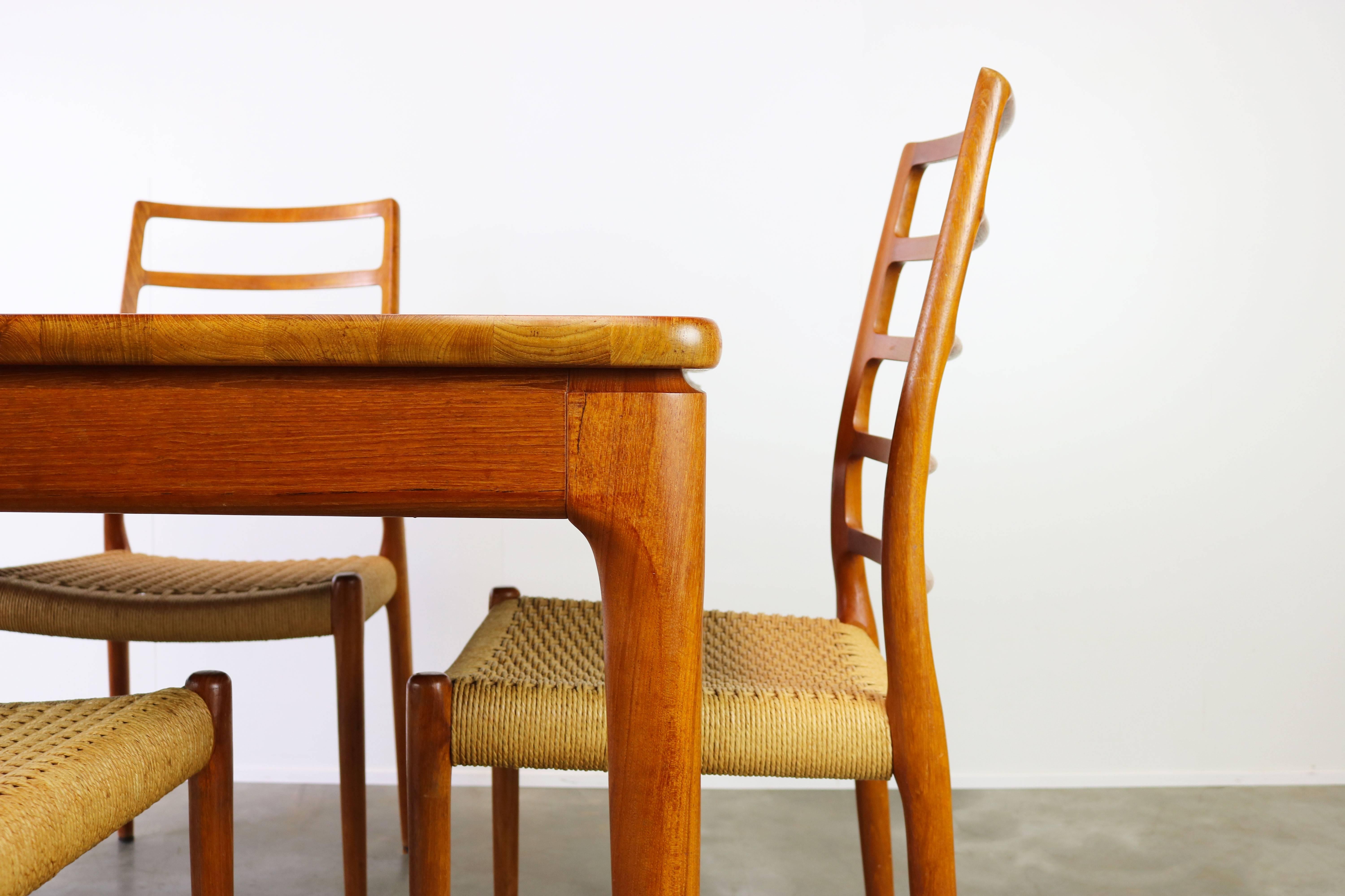 Danish Dining Room Set by Niels Otto Moller Model 82 Chairs and Glostrup Table In Good Condition In Ijzendijke, NL