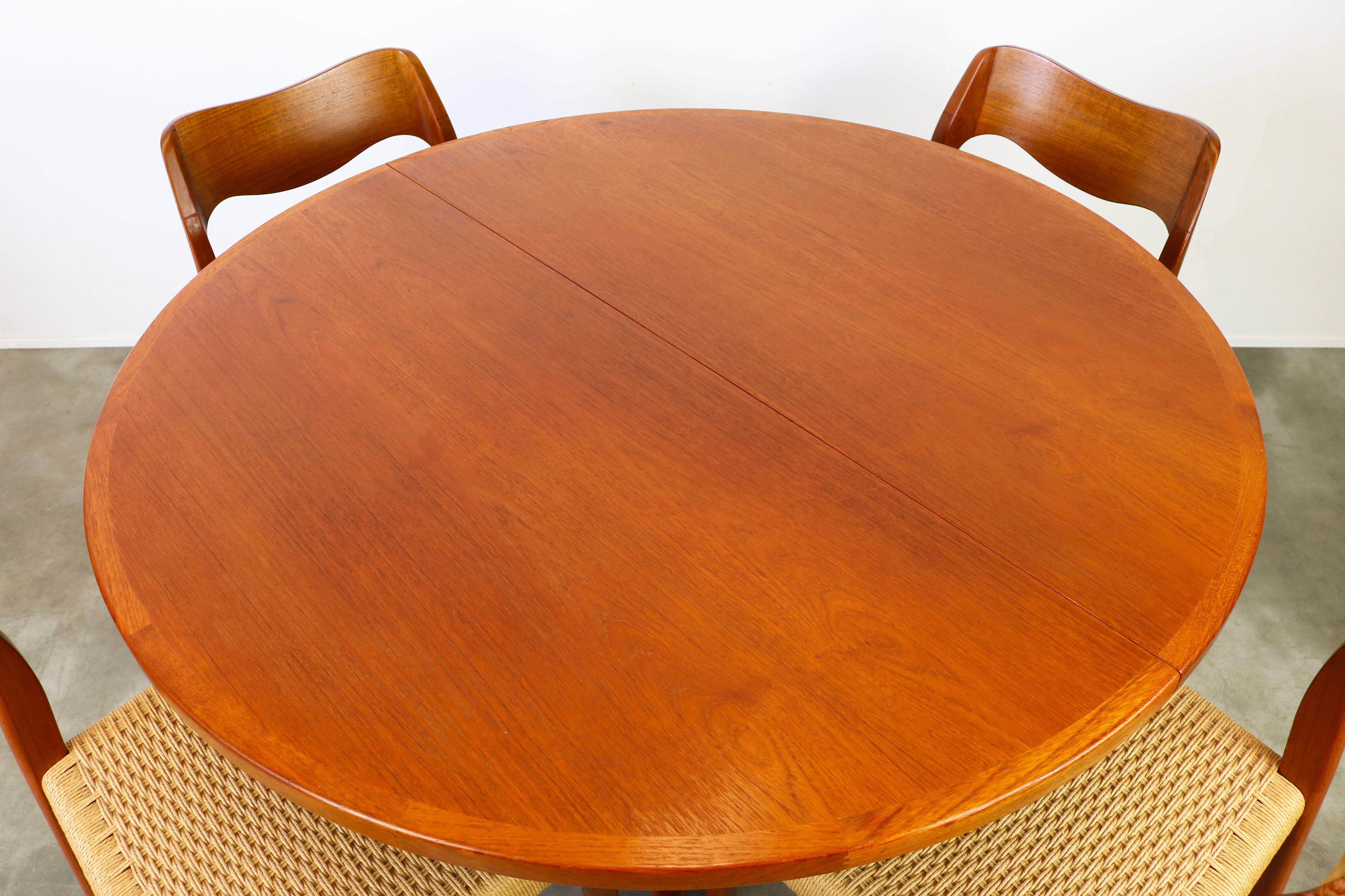 Mid-Century Modern Danish Dining Room Set Model 71 Teak Papercord by Niels Otto Moller 1950 Brown