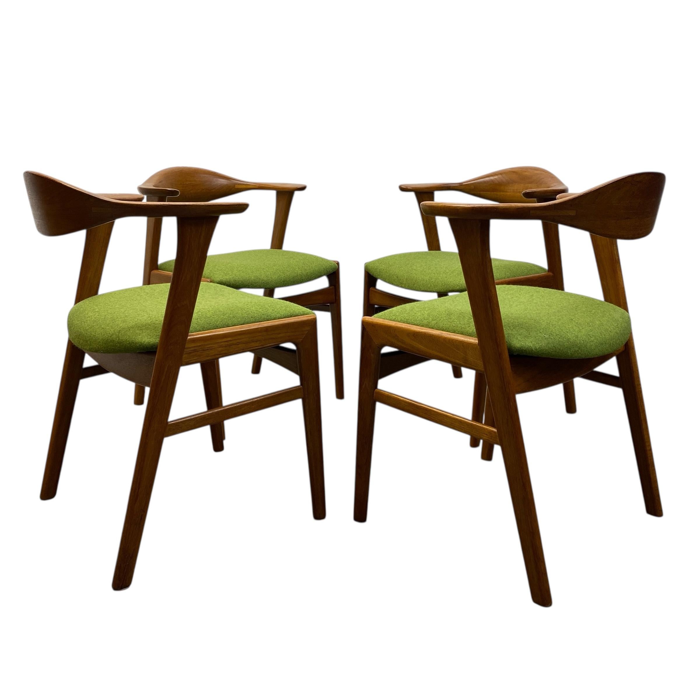 Danish Dining Set Erik Kirkegaard Model 49 & Danish Dining Table Circular For Sale 6