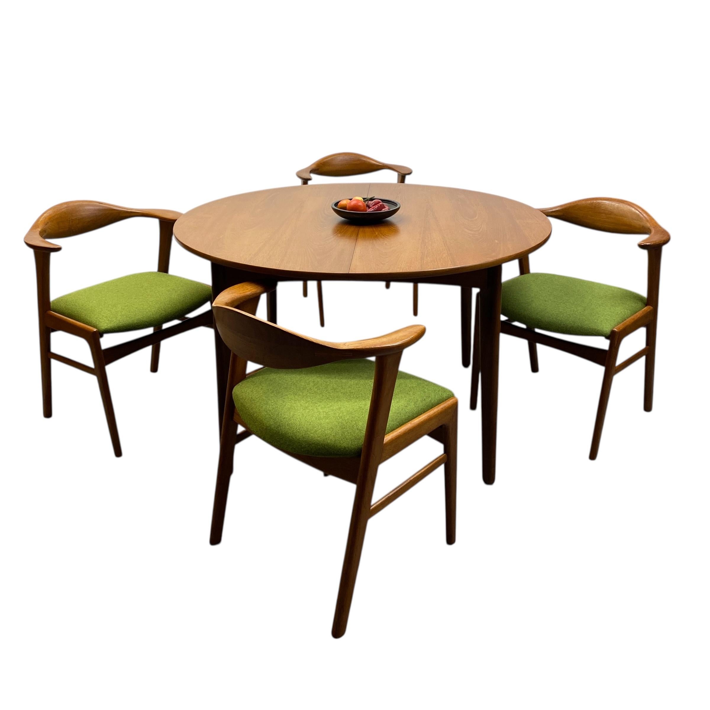 Danish Dining Set Erik Kirkegaard Model 49 & Danish Dining Table Circular In Good Condition For Sale In Otley, GB