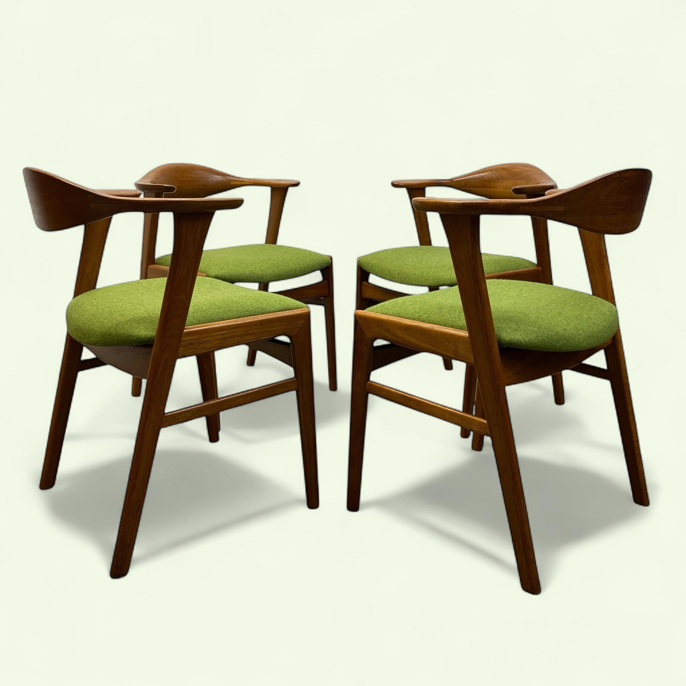 Danish Dining Set Erik Kirkegaard Model 49 & Danish Dining Table Circular For Sale 1