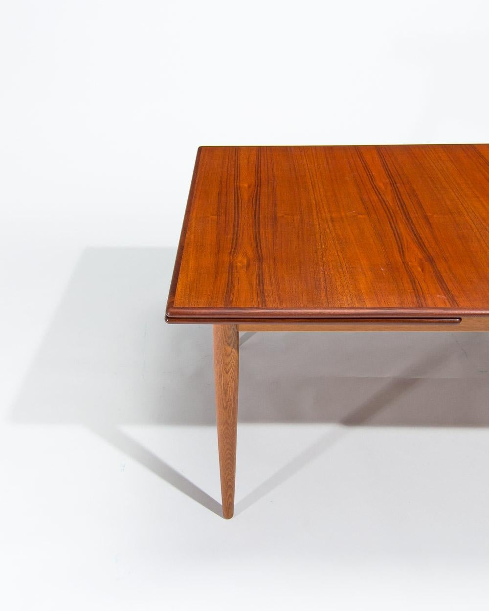 Danish Dining Table and Chairs in Teak & Oak, Mid Century Design 1950’s For Sale 1