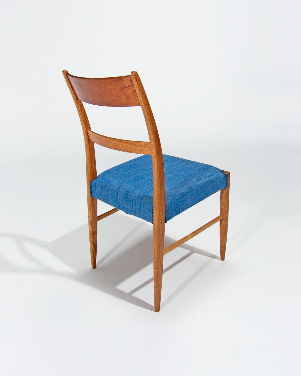 Danish Dining Table and Chairs in Teak & Oak, Mid Century Design 1950’s For Sale 2