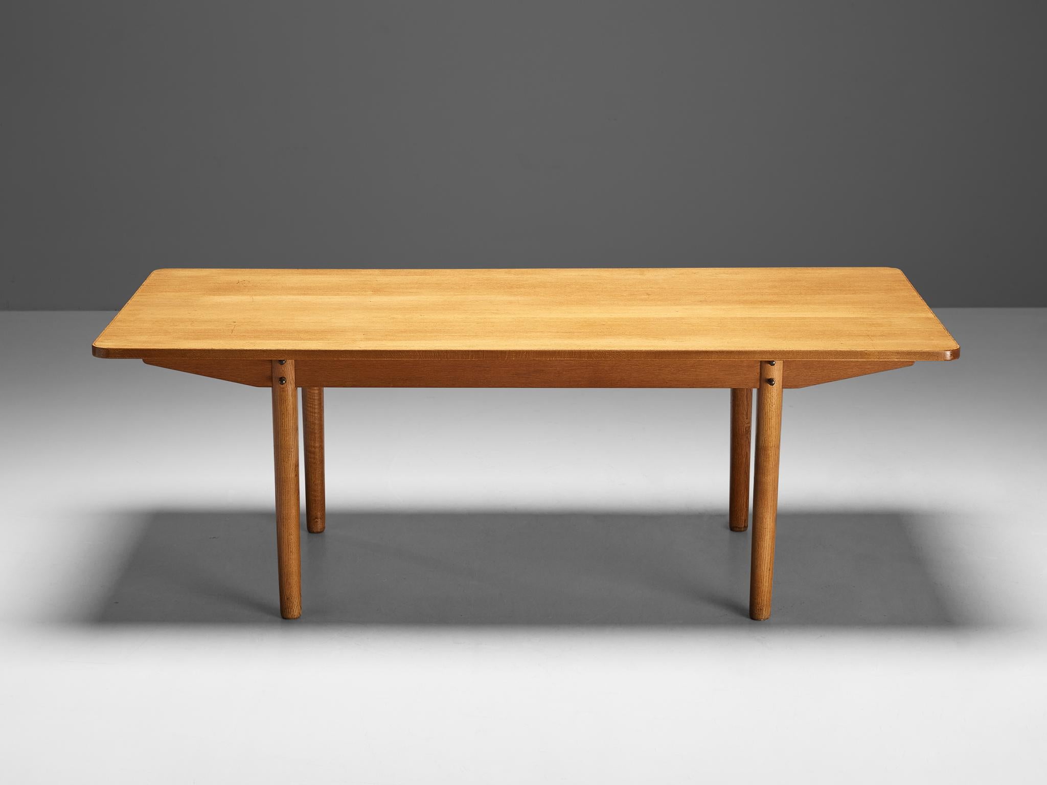 Danish Dining Table in Oak  For Sale 1