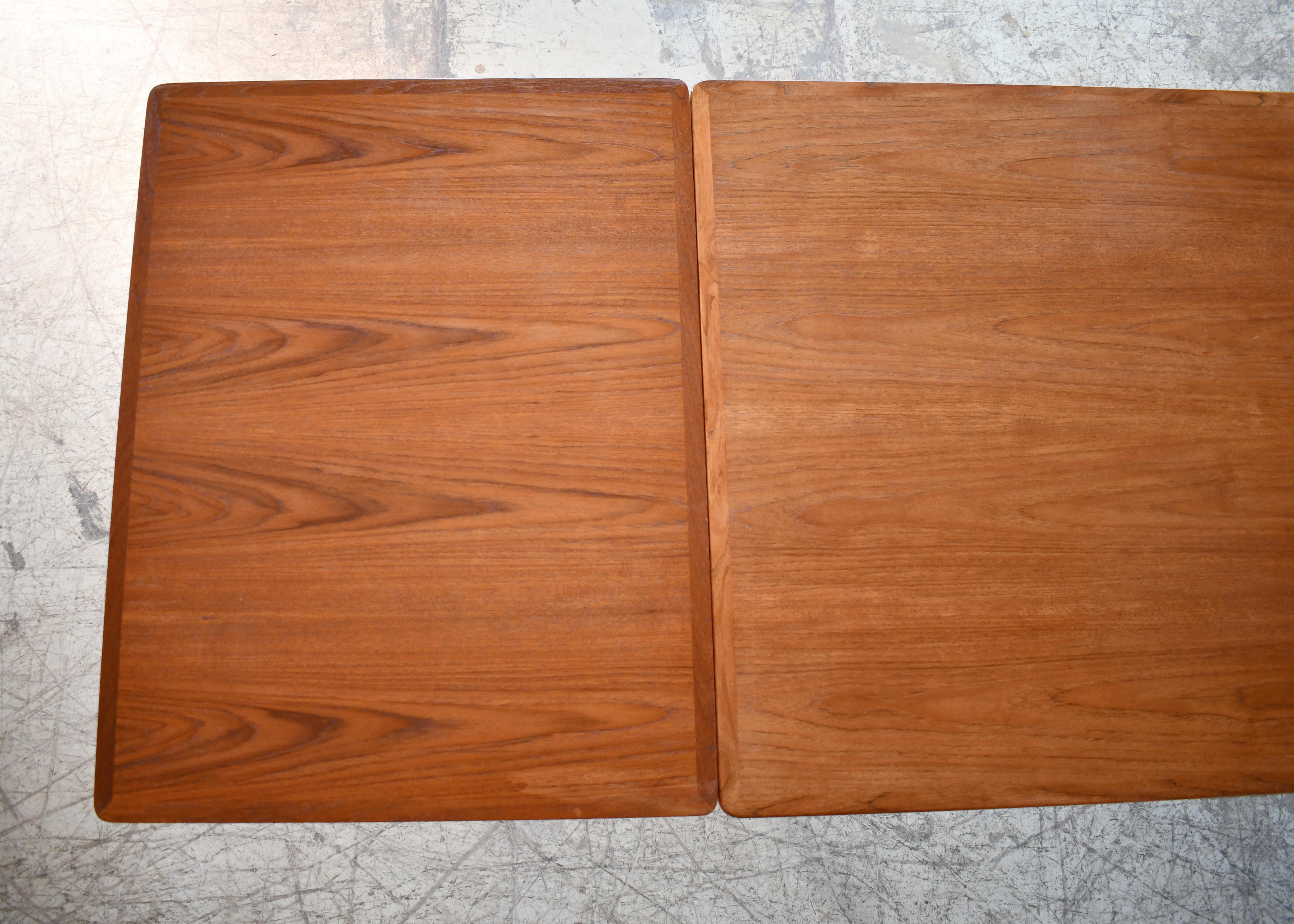 Danish Dining Table in Teak with Pull Out Leaves 1960's 'v' For Sale 1